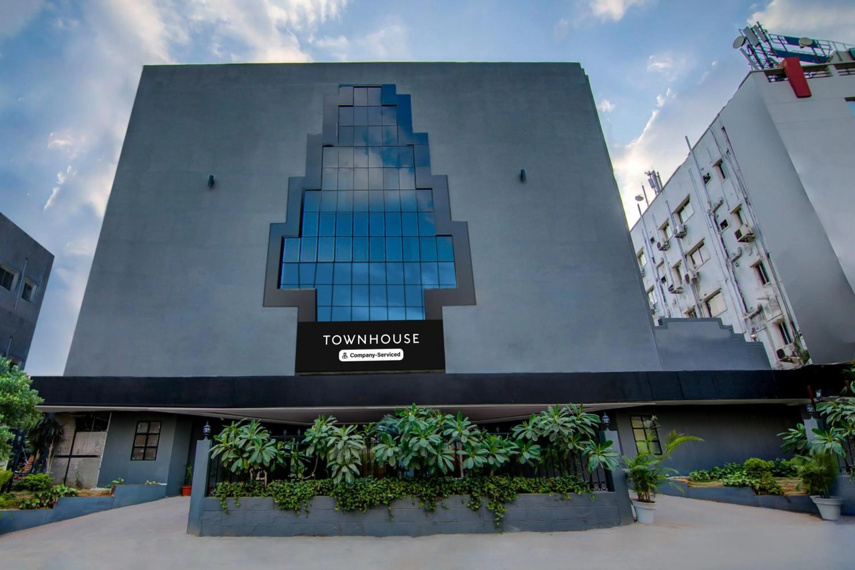 Facade/entrance in Super Townhouse Lakdikapul