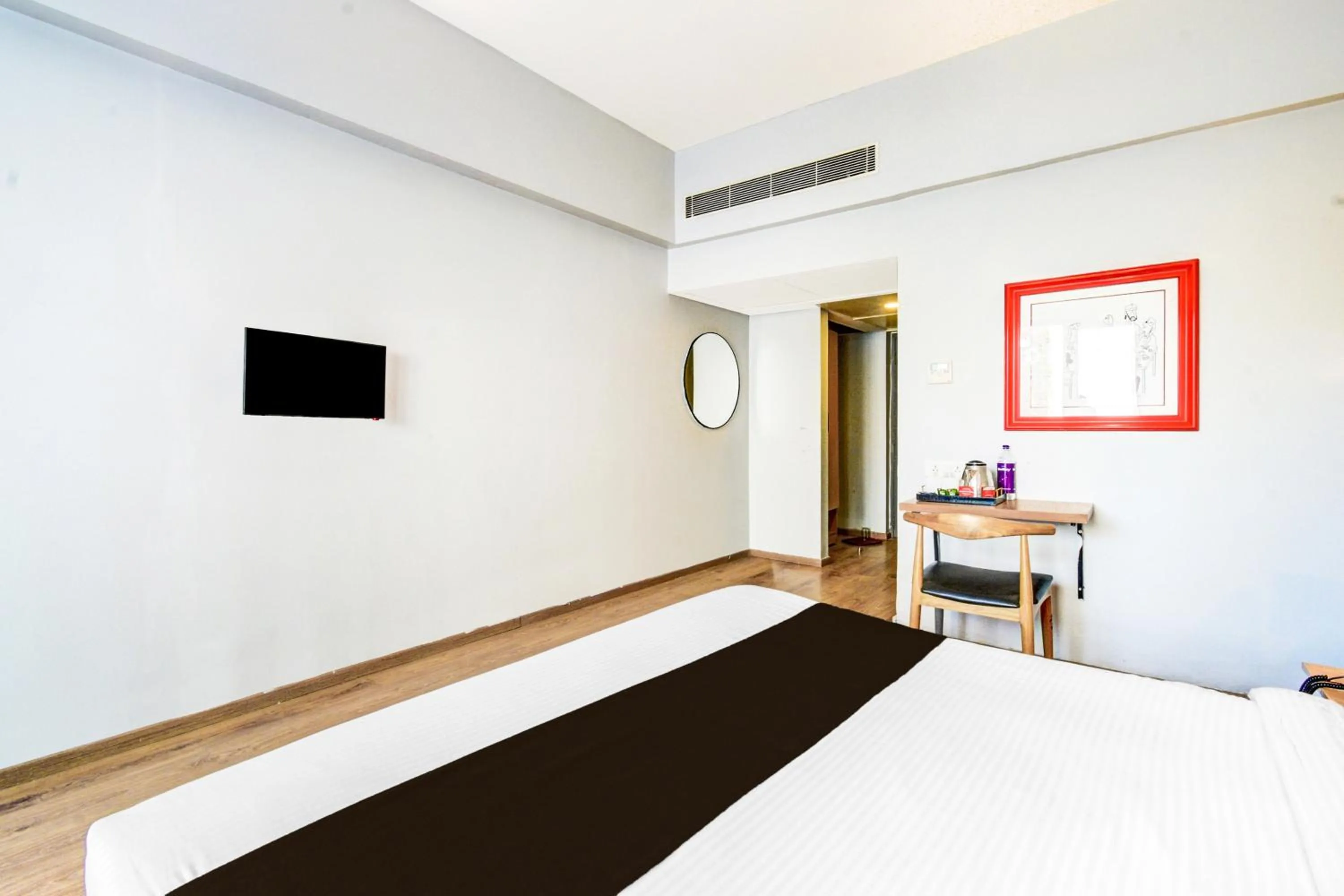 Bedroom, Bed in Super Townhouse Lakdikapul