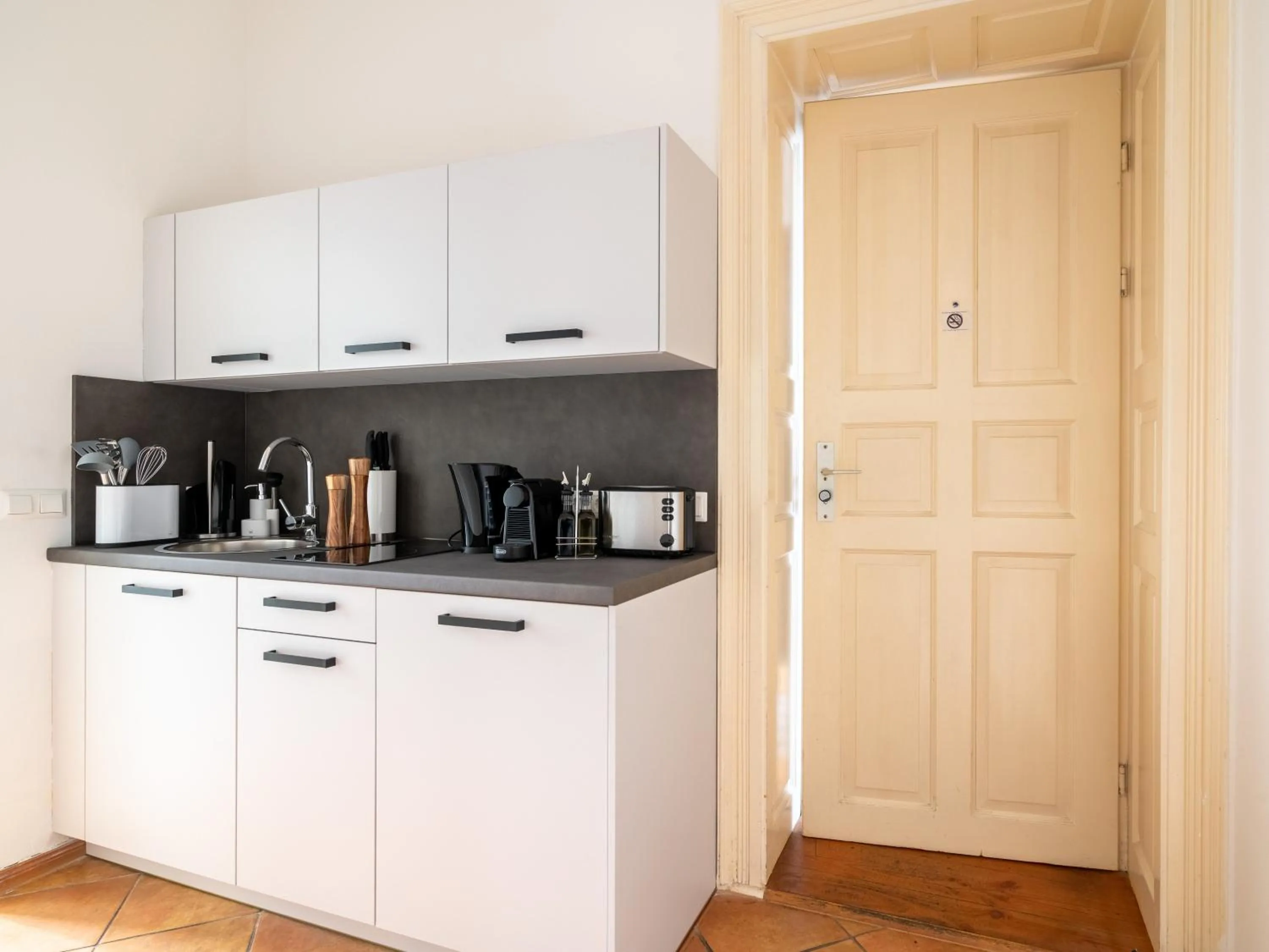 Coffee/tea facilities in Limehome Berlin Malmöer Straße