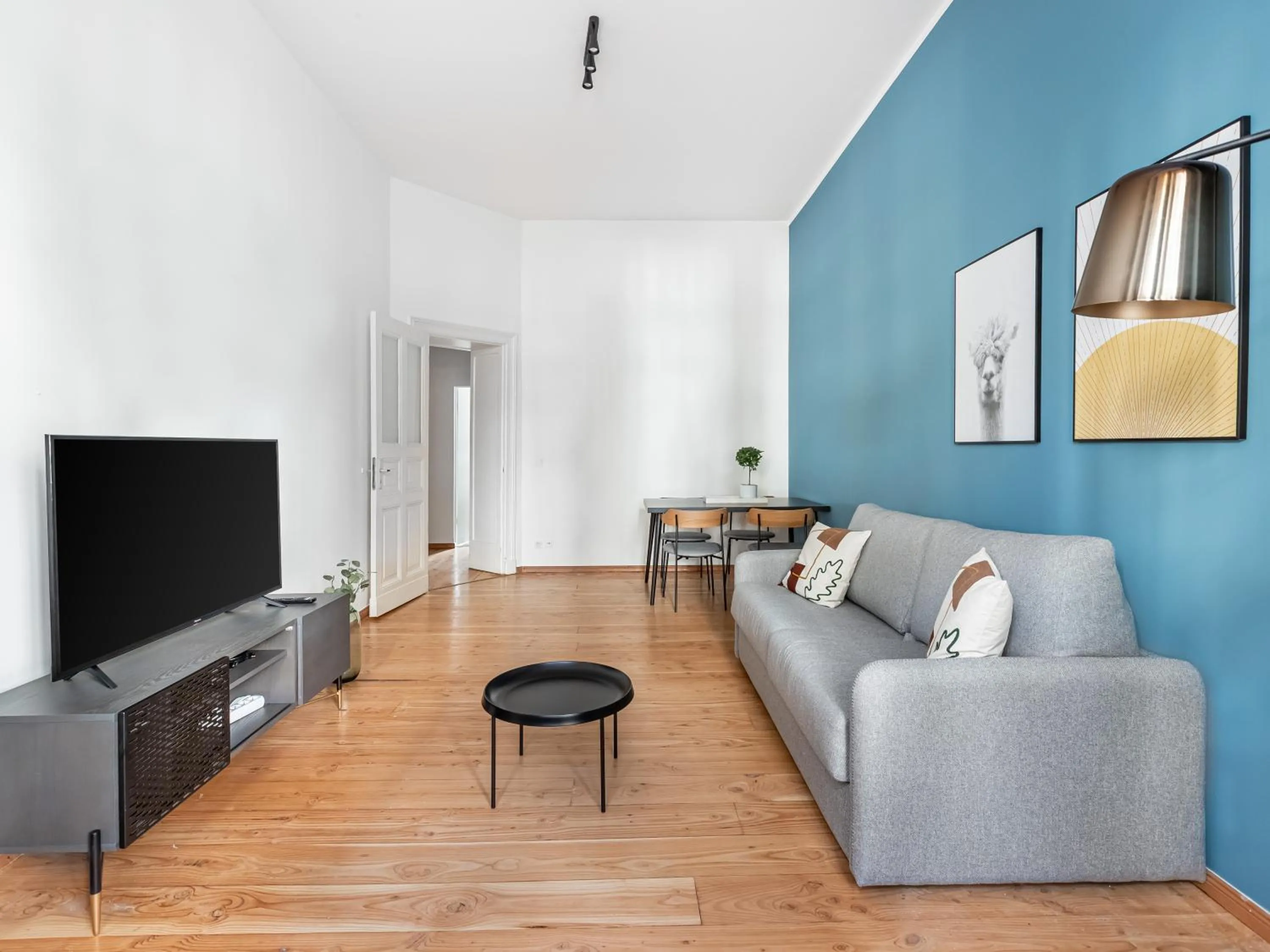 TV and multimedia in Limehome Berlin Malmöer Straße