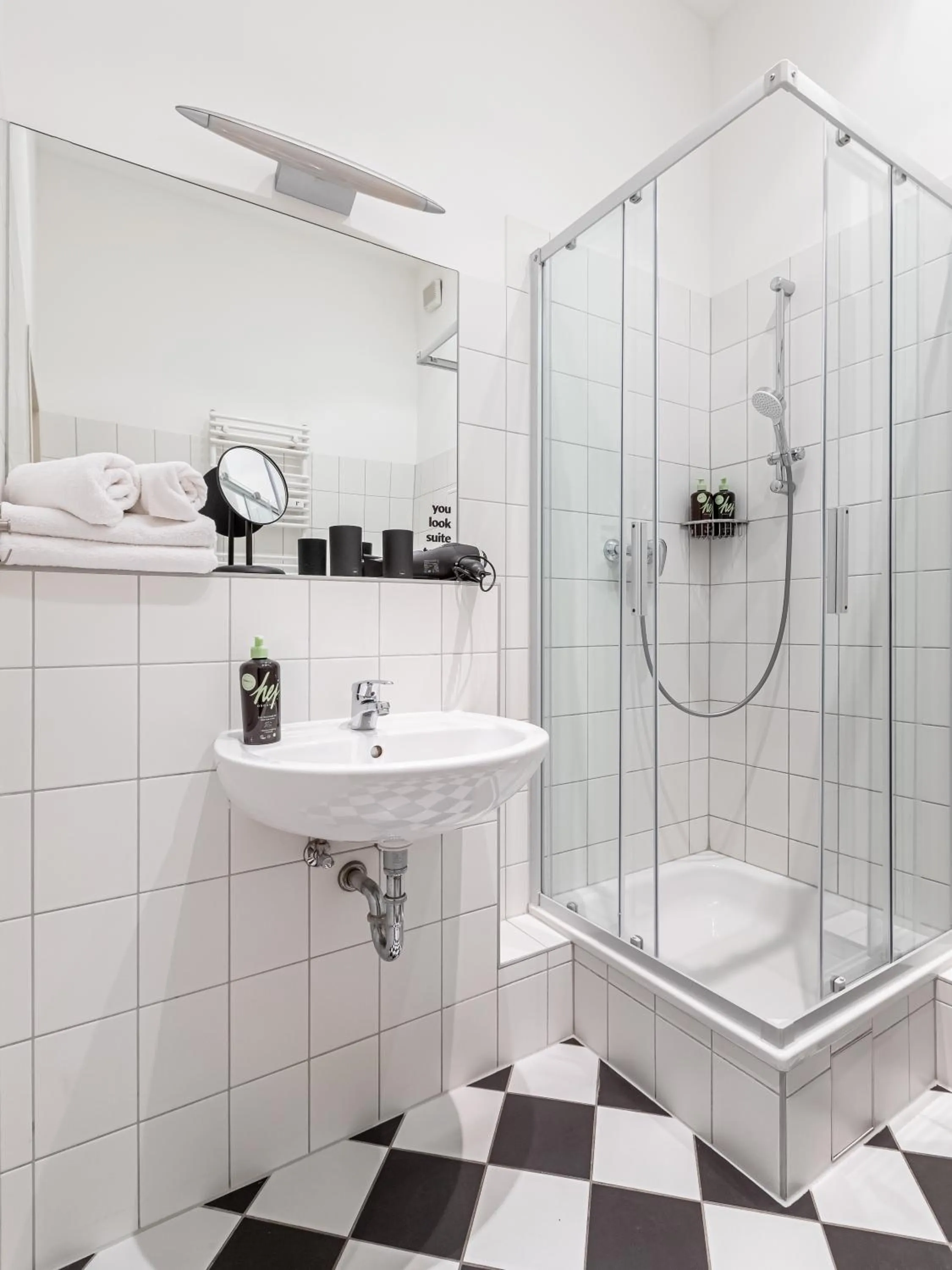 Bathroom in Limehome Berlin Malmöer Straße