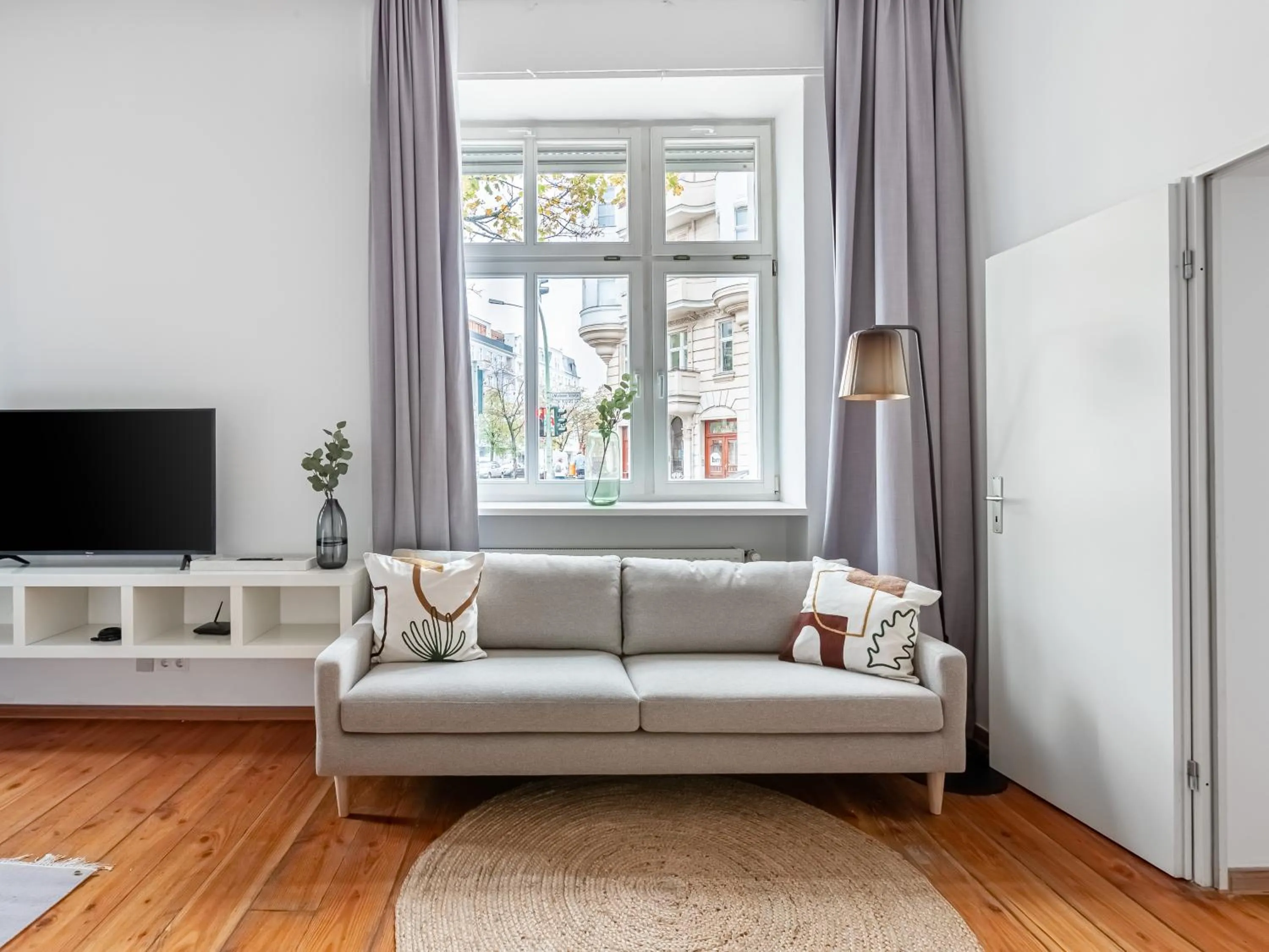 TV and multimedia in Limehome Berlin Malmöer Straße