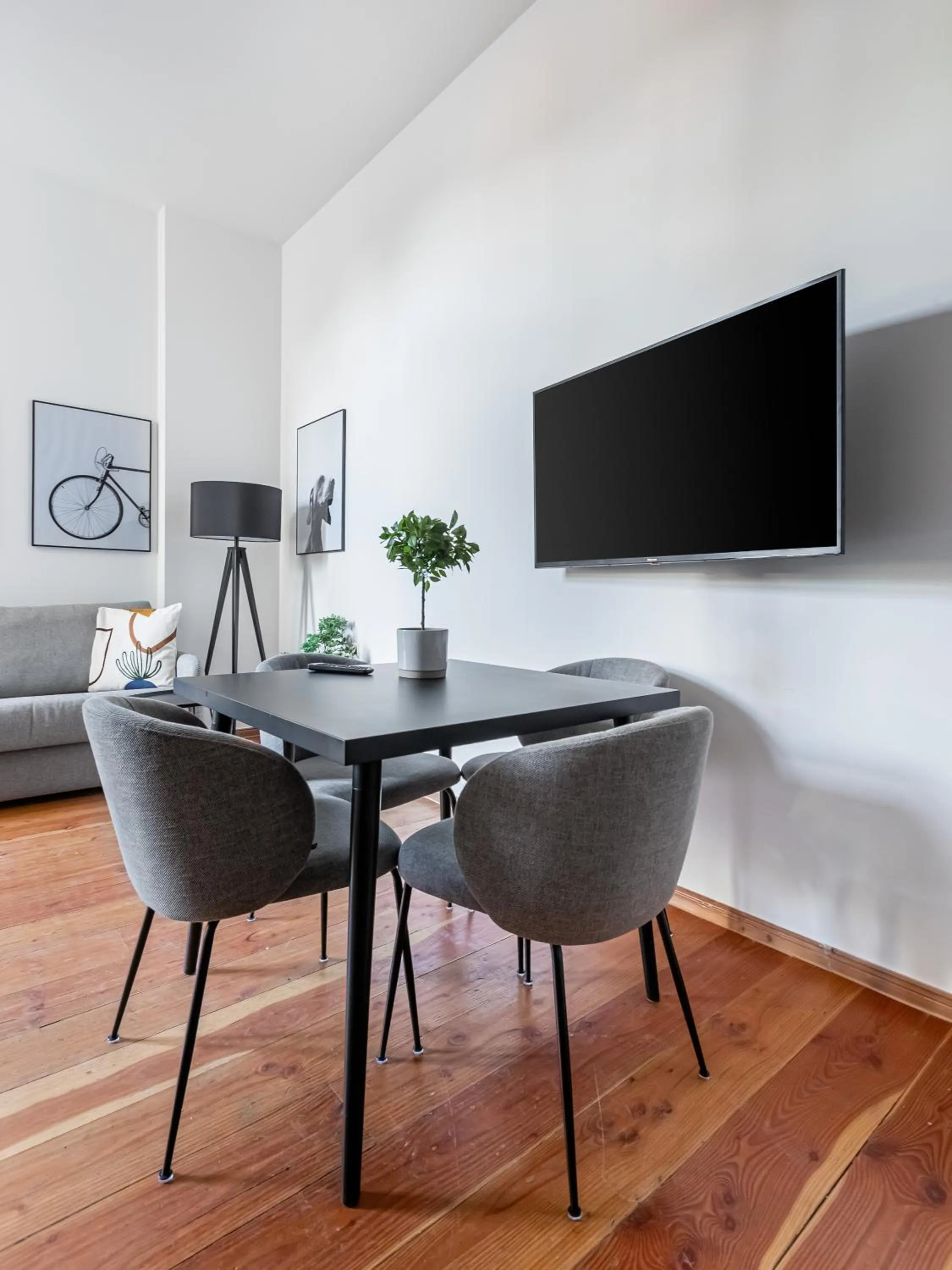 TV and multimedia in Limehome Berlin Malmöer Straße