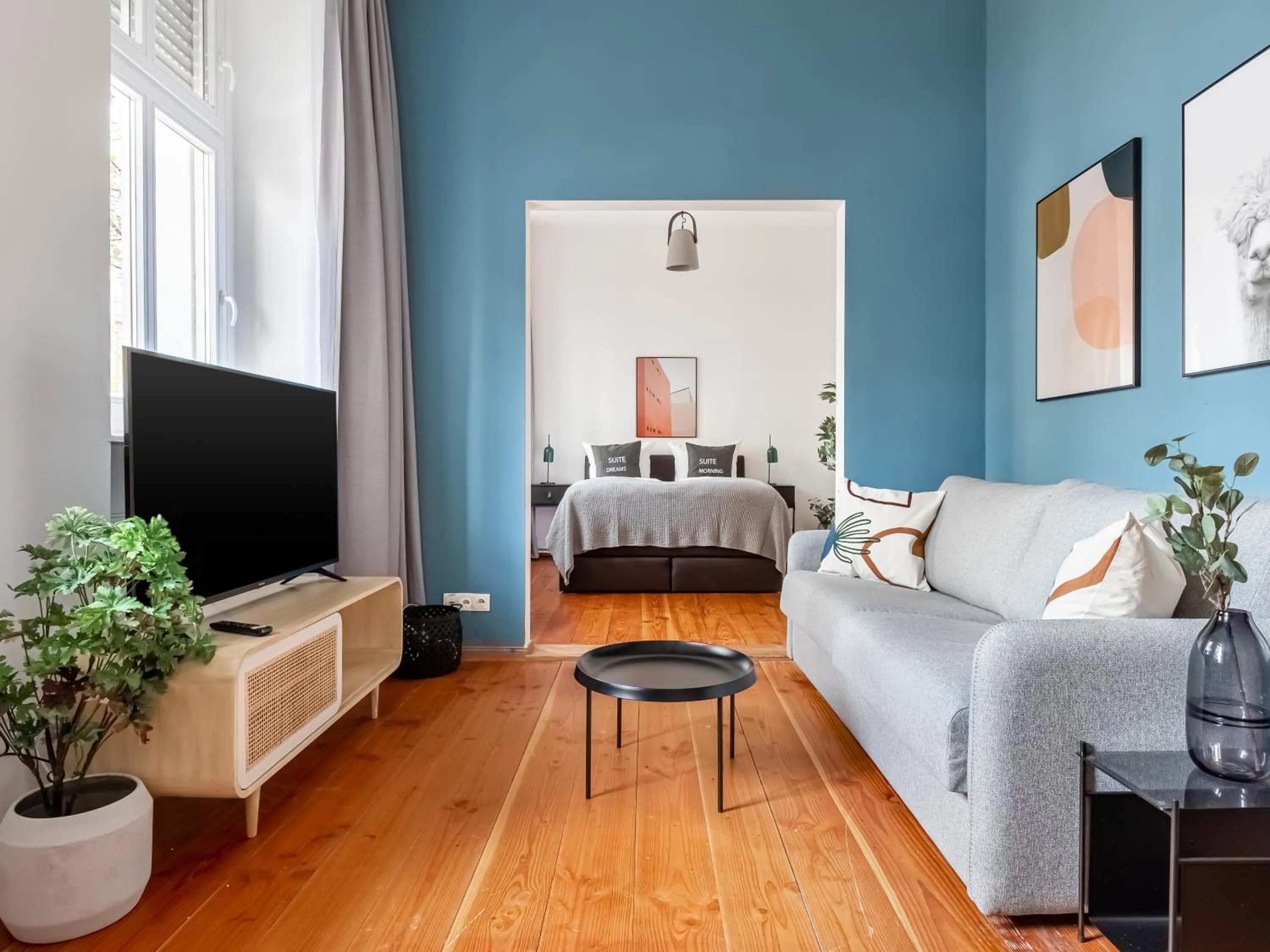 TV and multimedia in Limehome Berlin Malmöer Straße