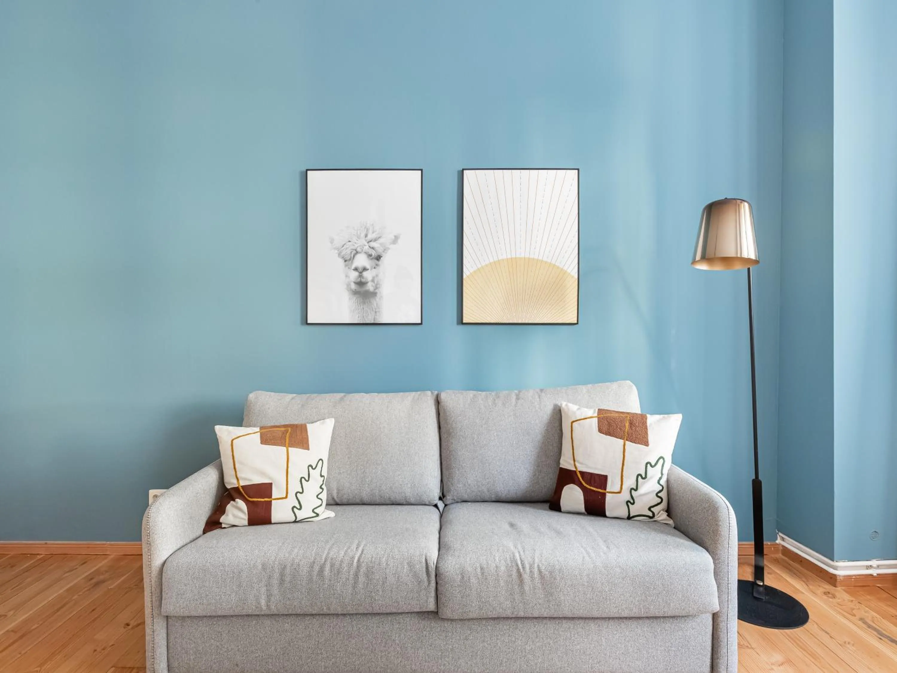 Living room in Limehome Berlin Malmöer Straße