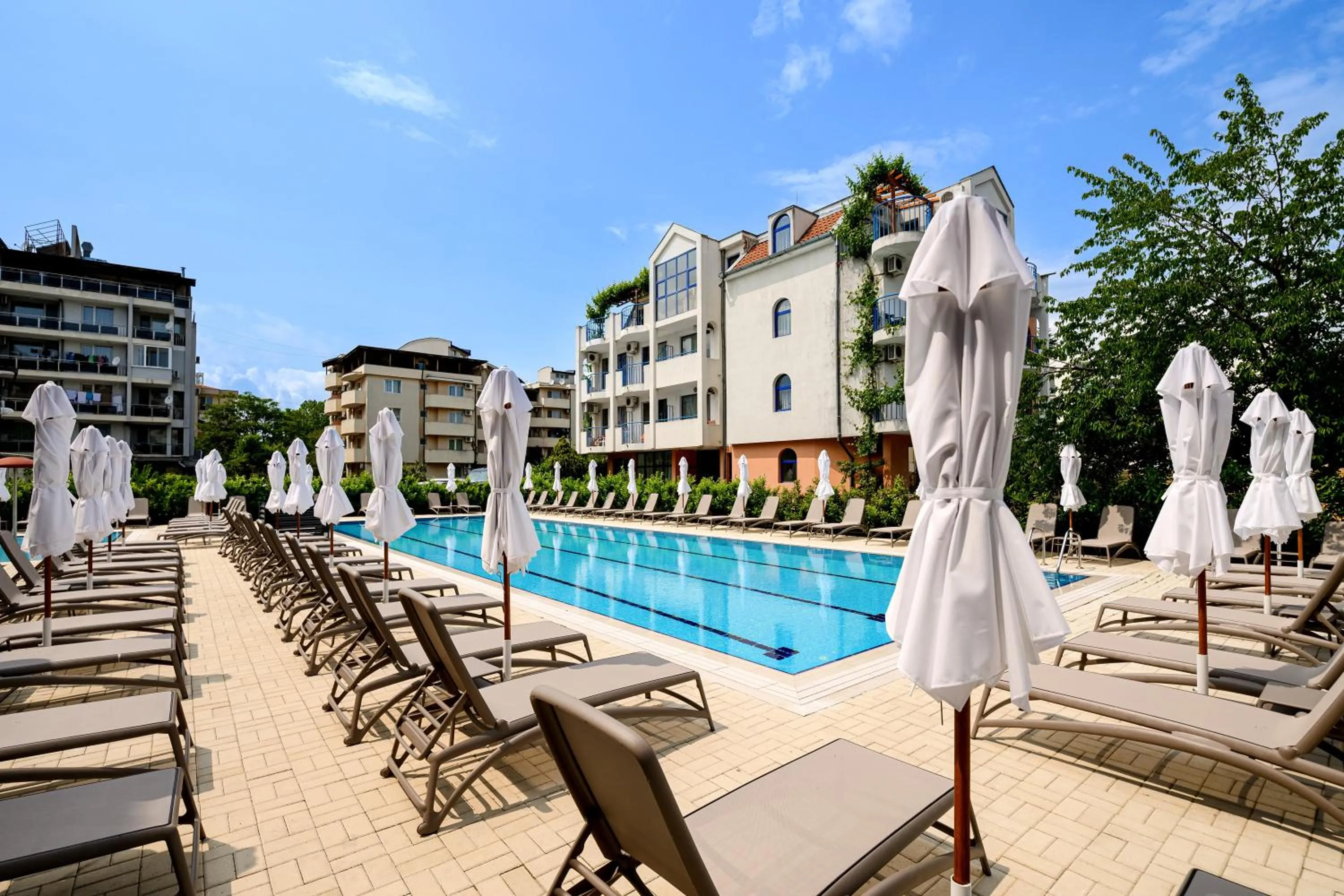Swimming pool in Hotel Laguna Park Sunrise