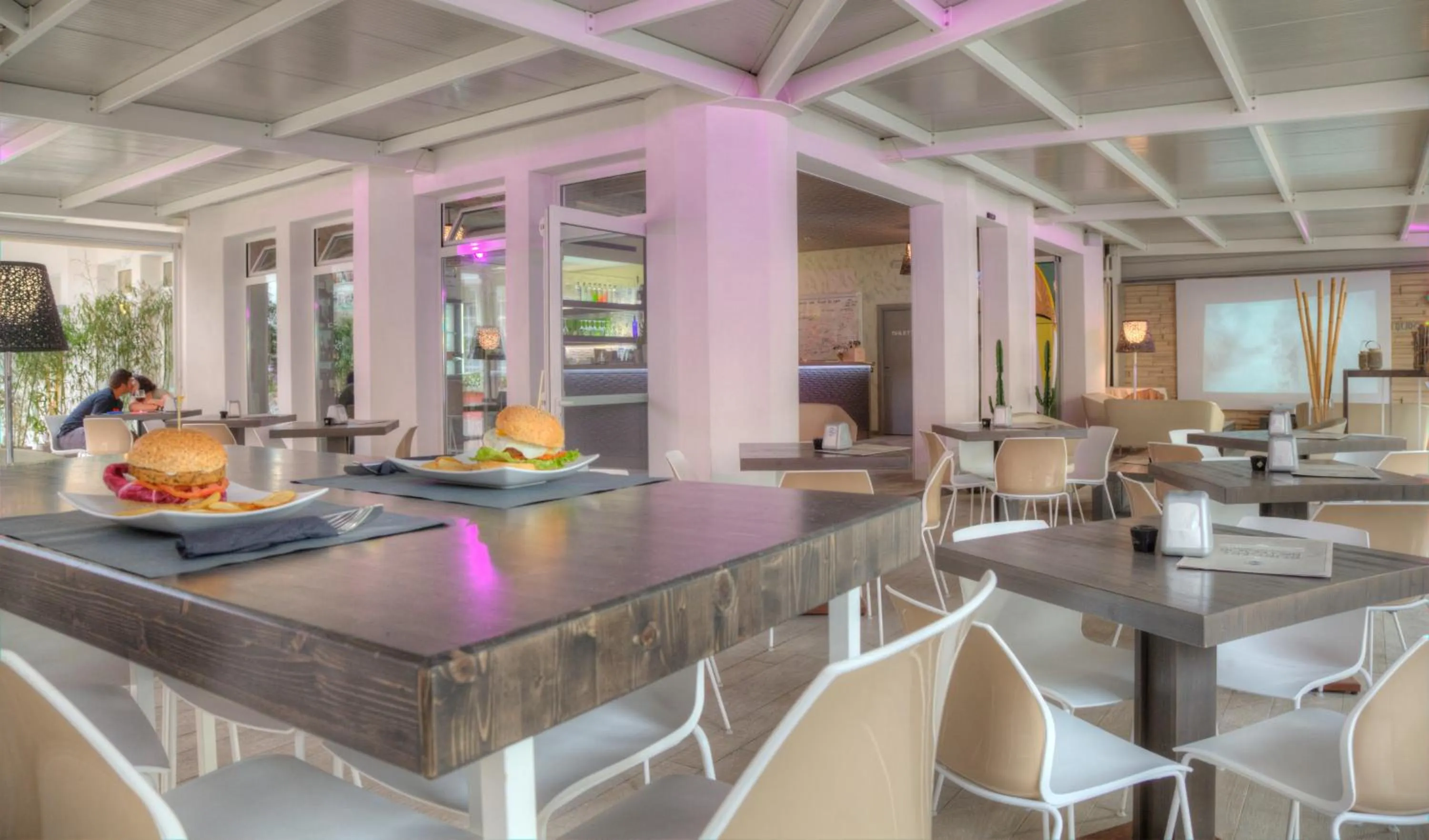 Restaurant/places to eat in Hotel Helvetia