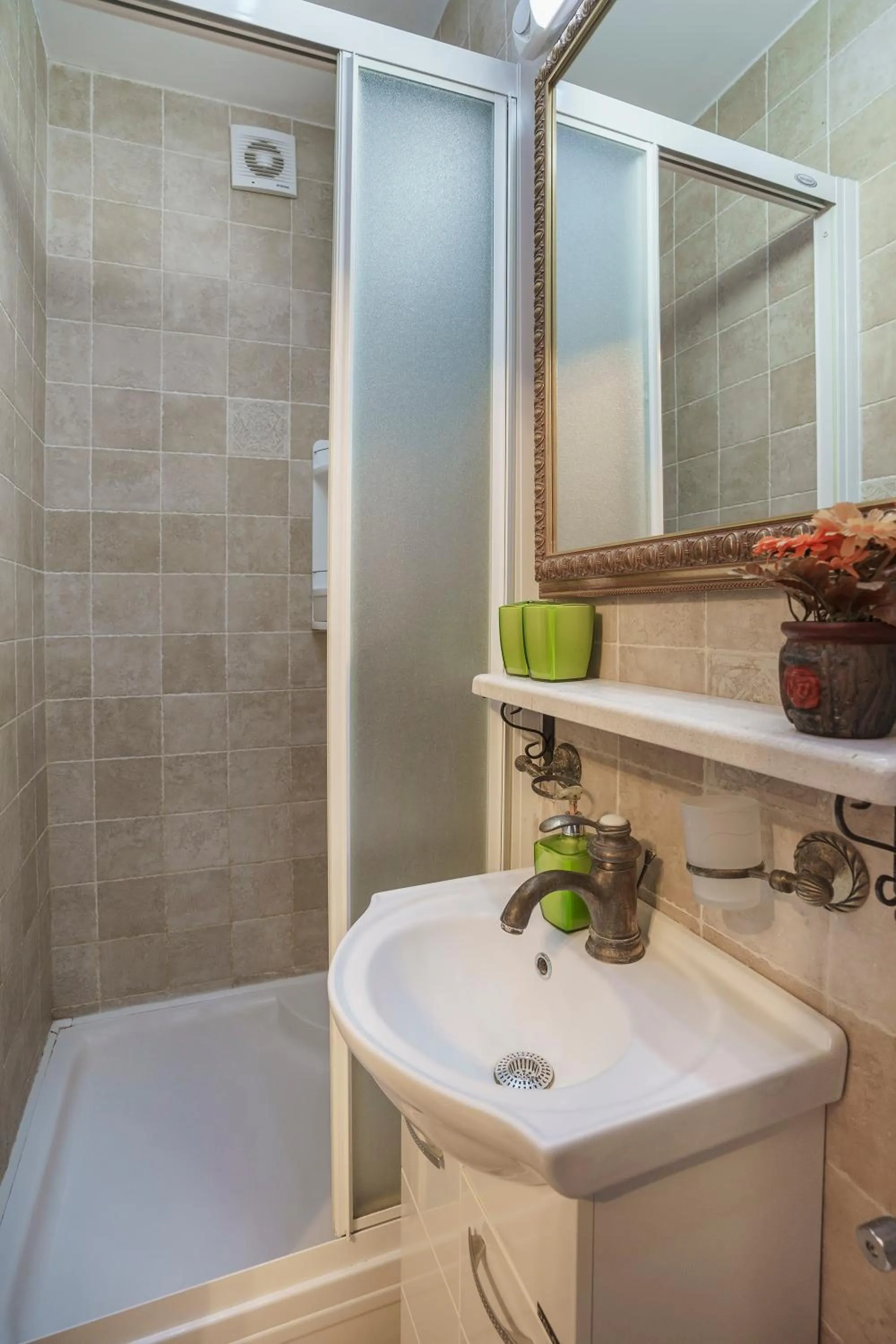 Shower in Apartments Wine House Old Town