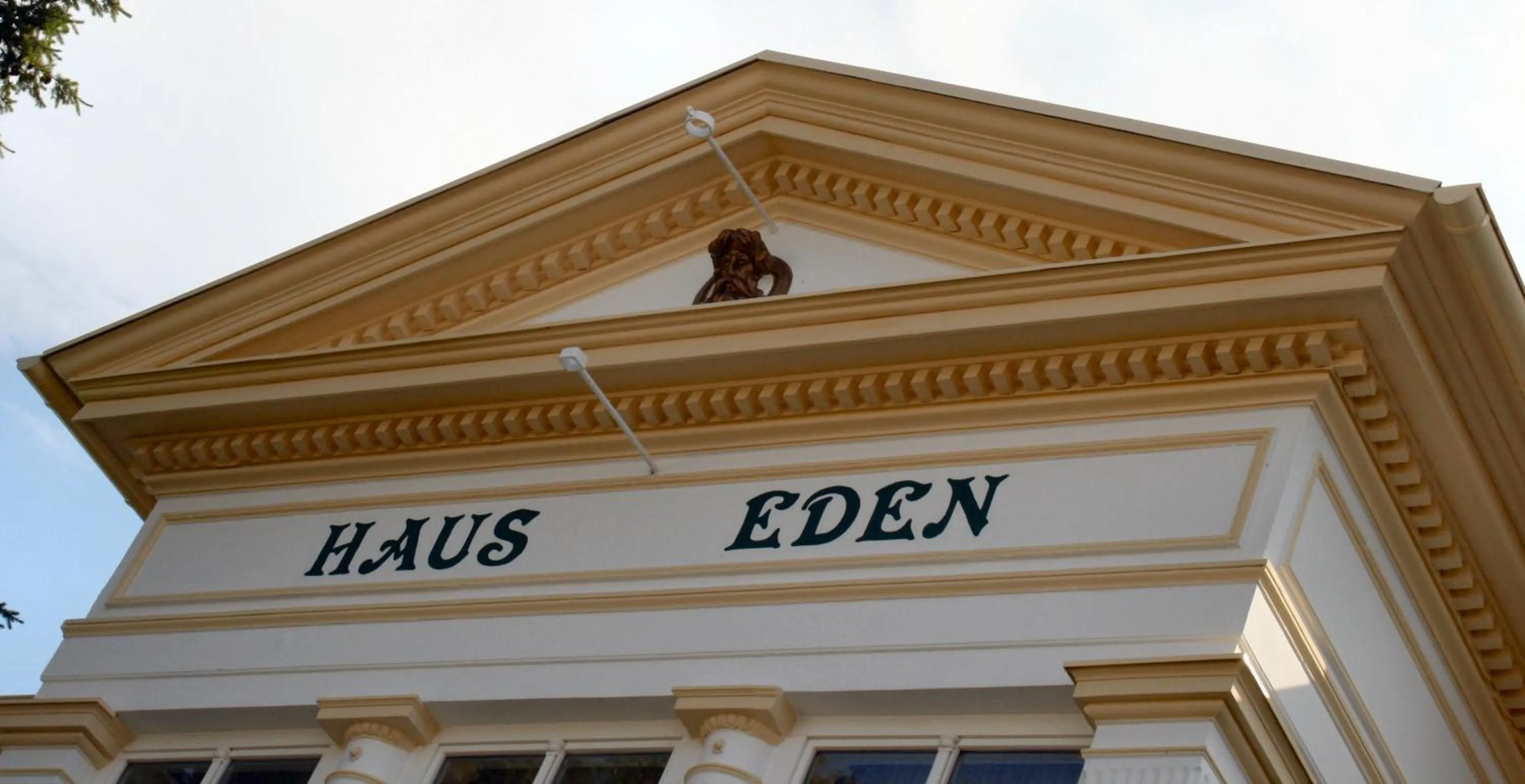 Facade/entrance in Garni Eden Hotels