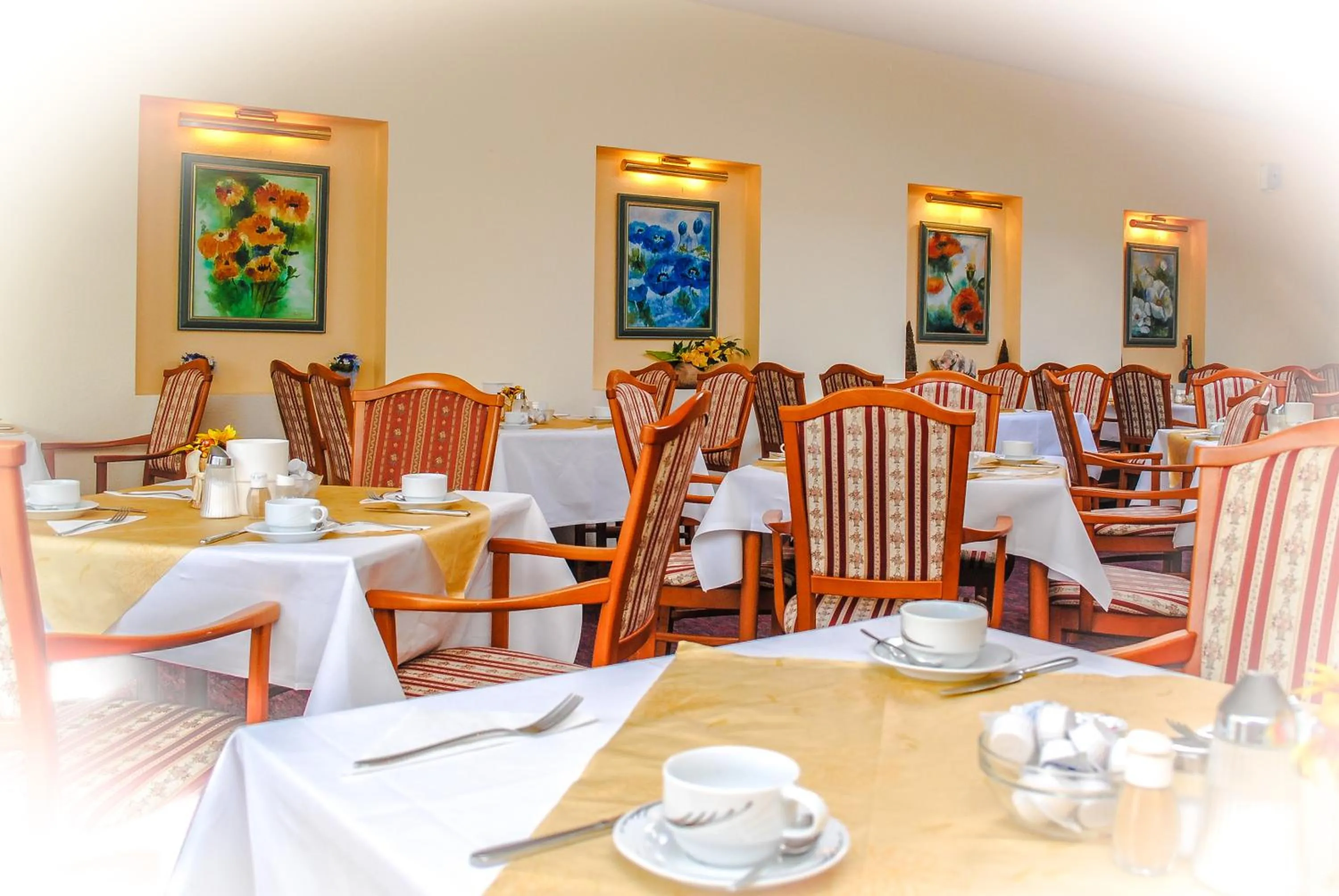 Restaurant/places to eat in Garni Eden Hotels
