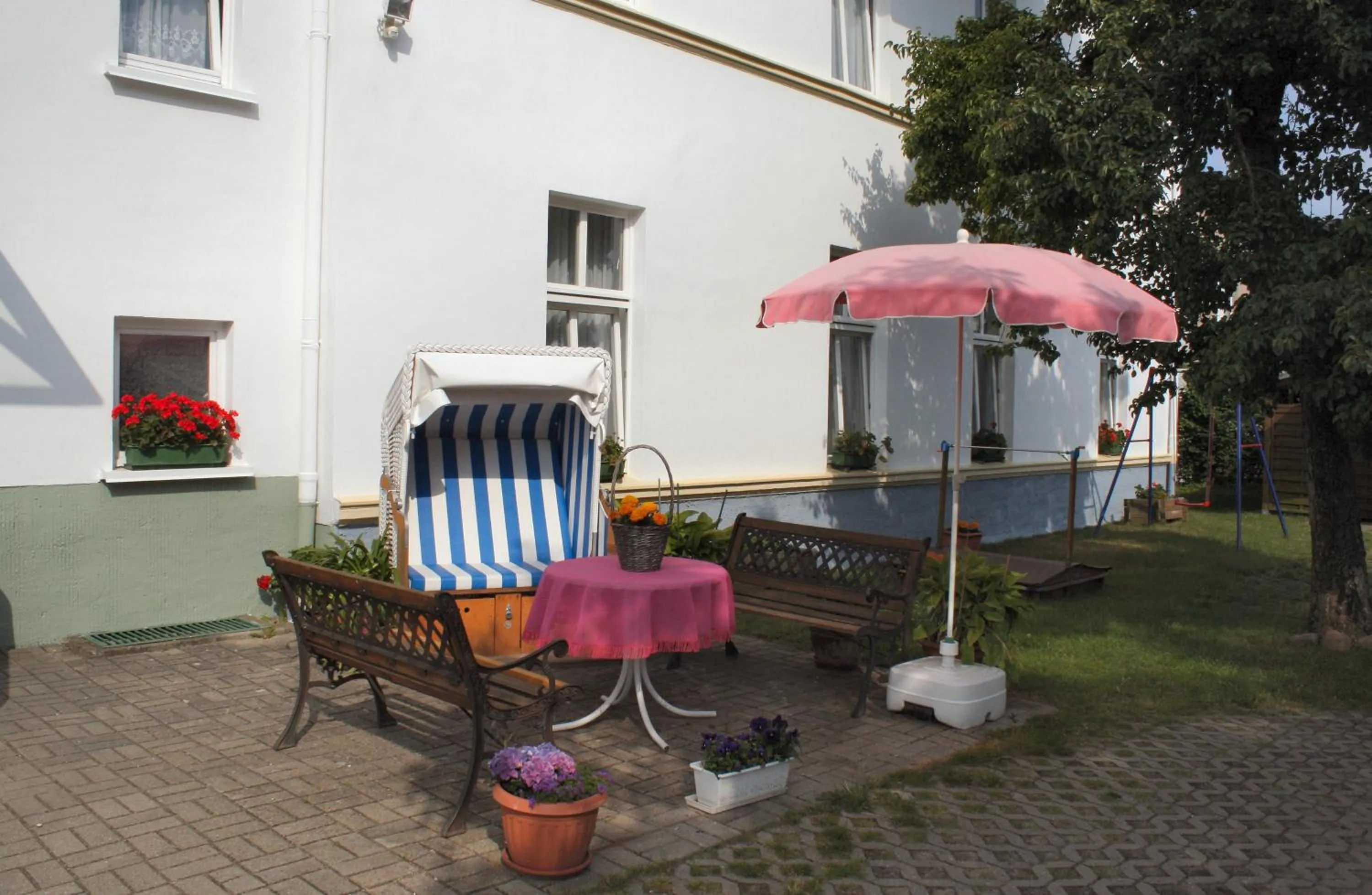 Facade/entrance in Garni Eden Hotels
