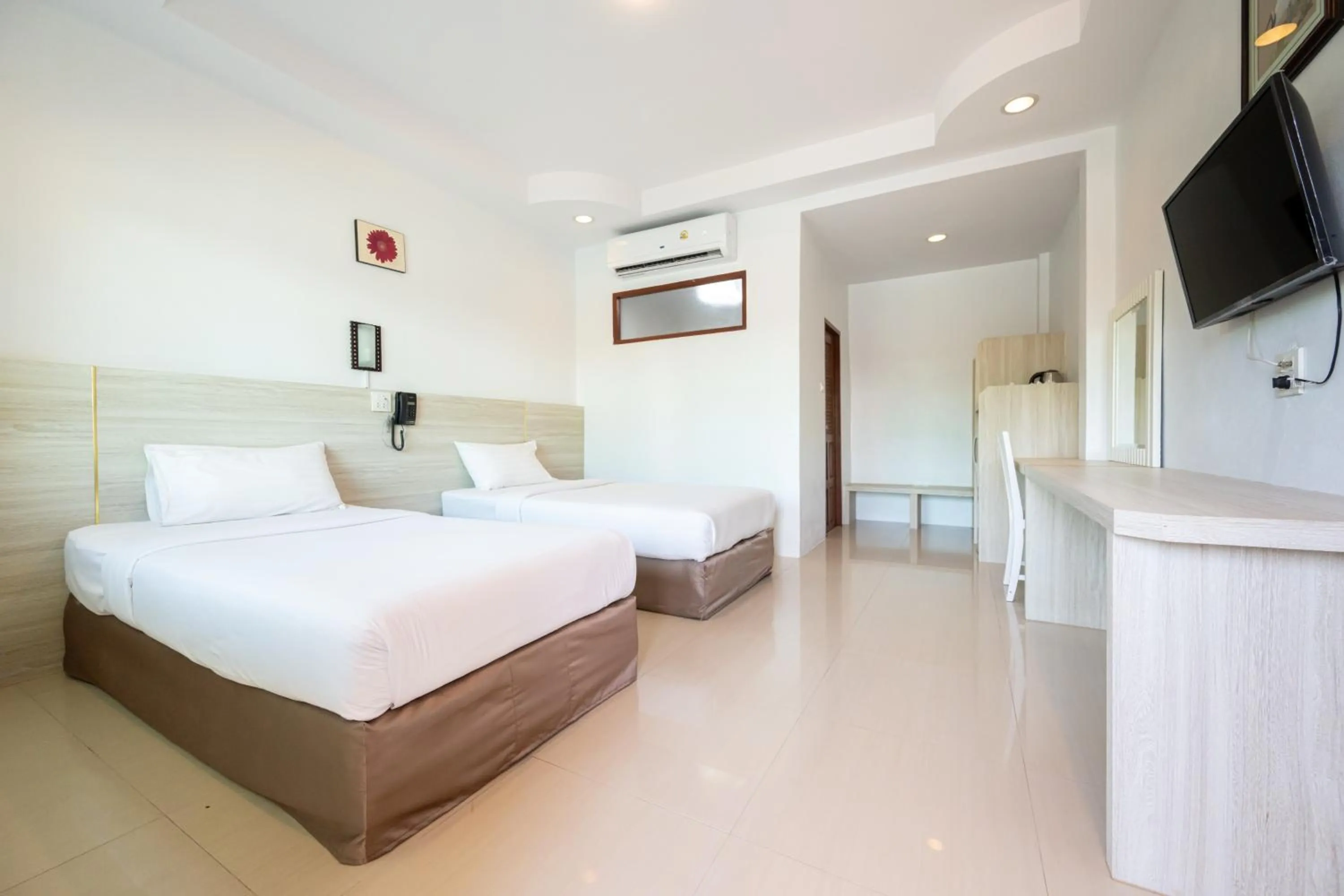 Swimming pool, Bed in The Green Beach Resort