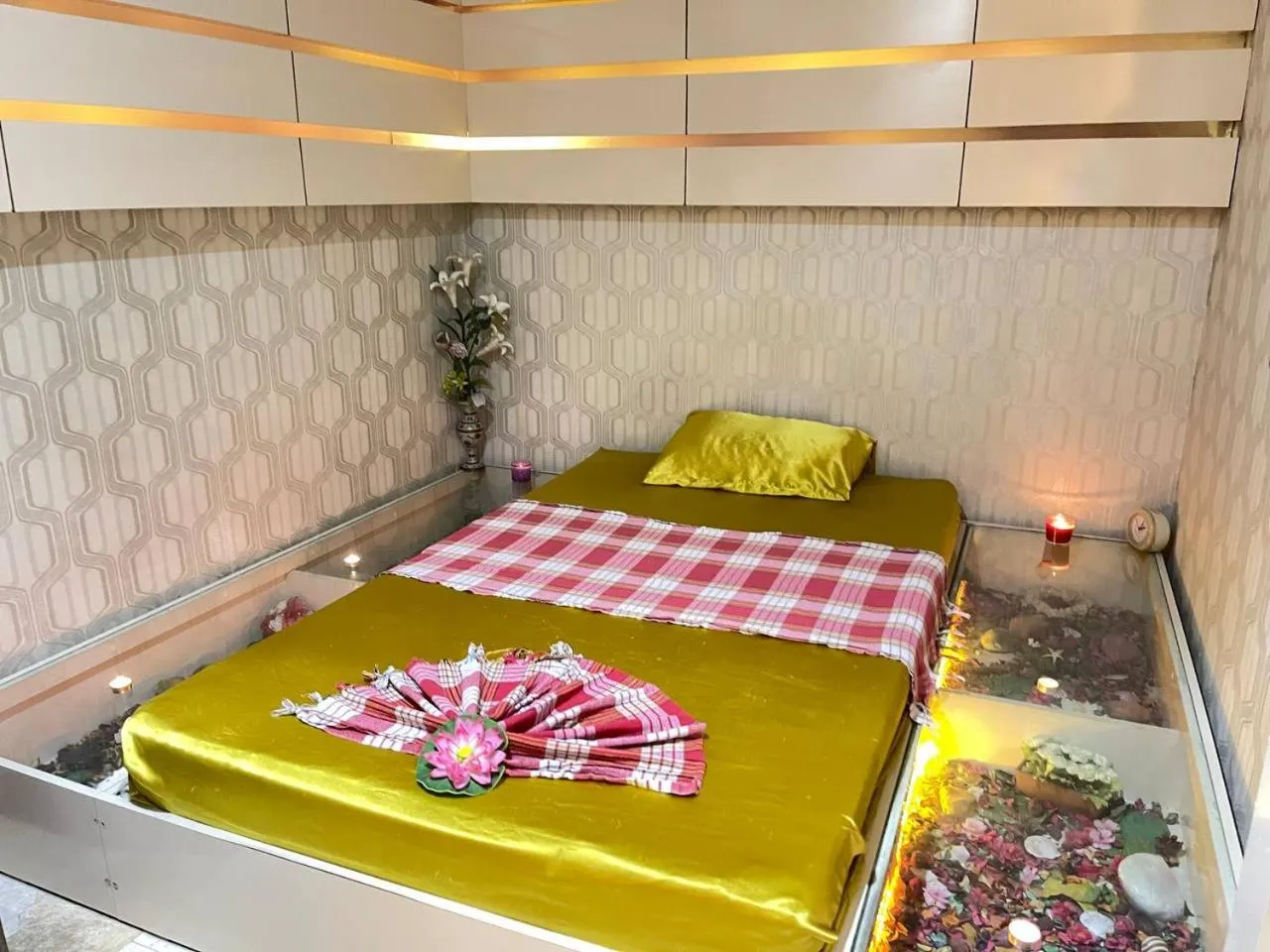 Massage, Bed in Noble Hotel