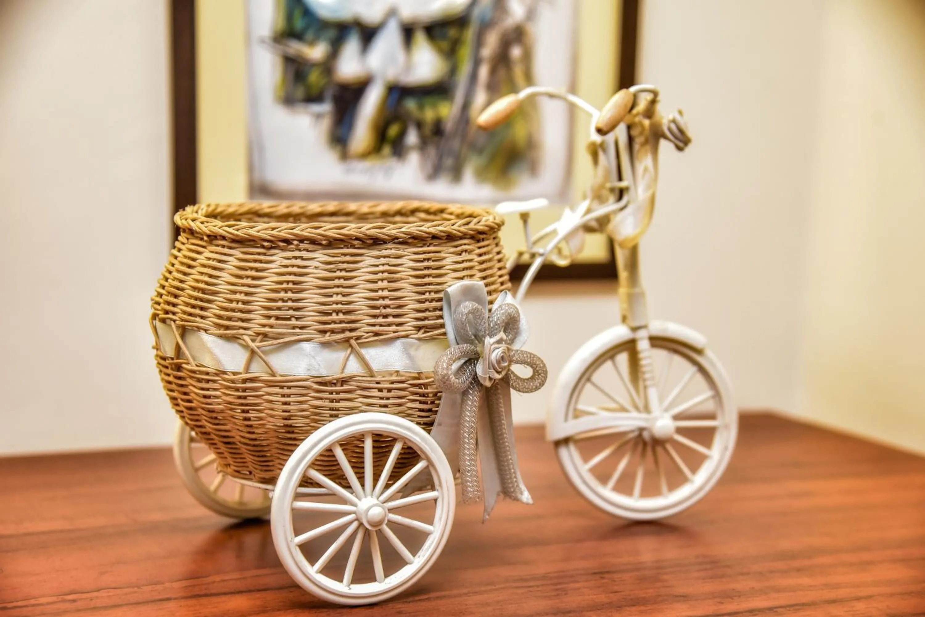 Decorative detail in Wise Owl Comfotel