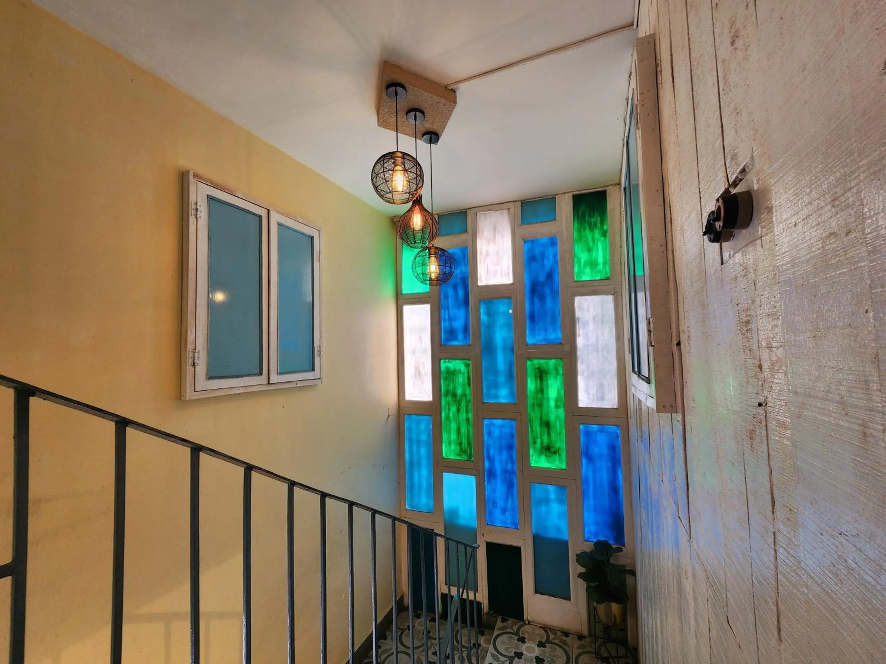 Decorative detail in Wise Owl Comfotel