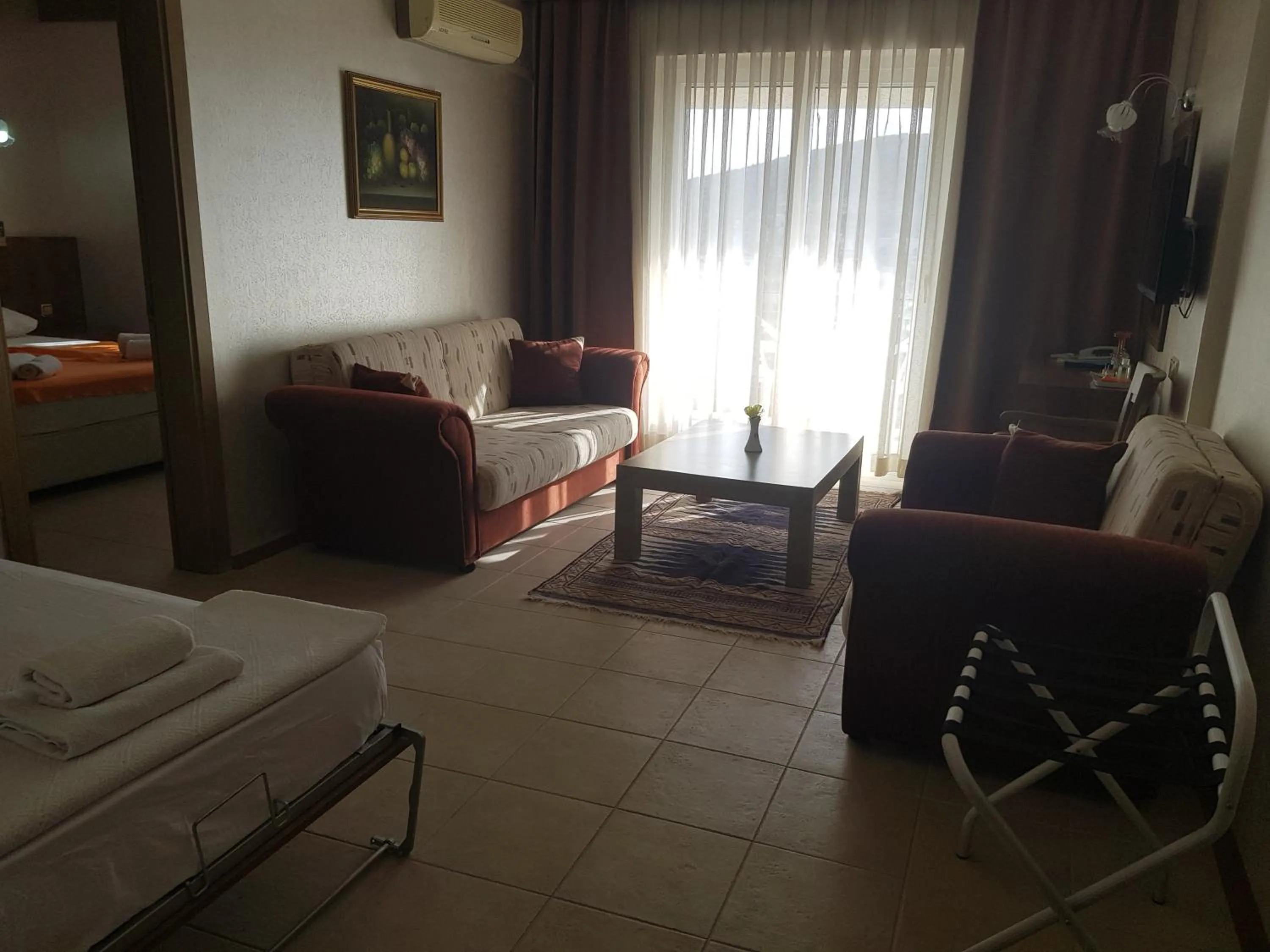 Property building, Bed in My Solmaz Hotel