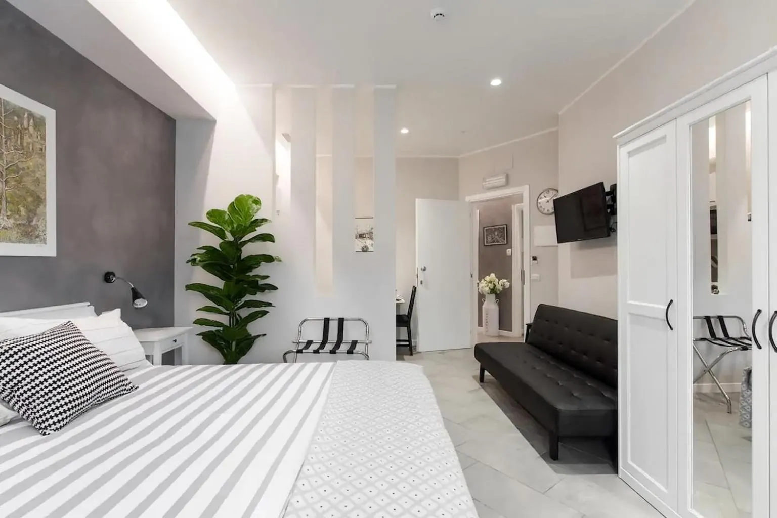 Photo of the whole room, Bed in Interno 1 Ciampino Roma Luxury Apartment con balcone