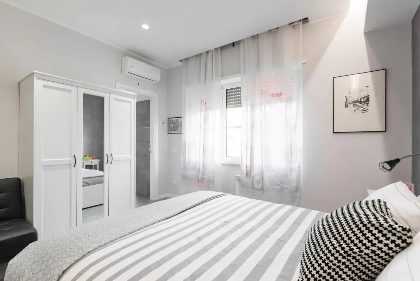 Bed in Interno 1 Ciampino Roma Luxury Apartment con balcone