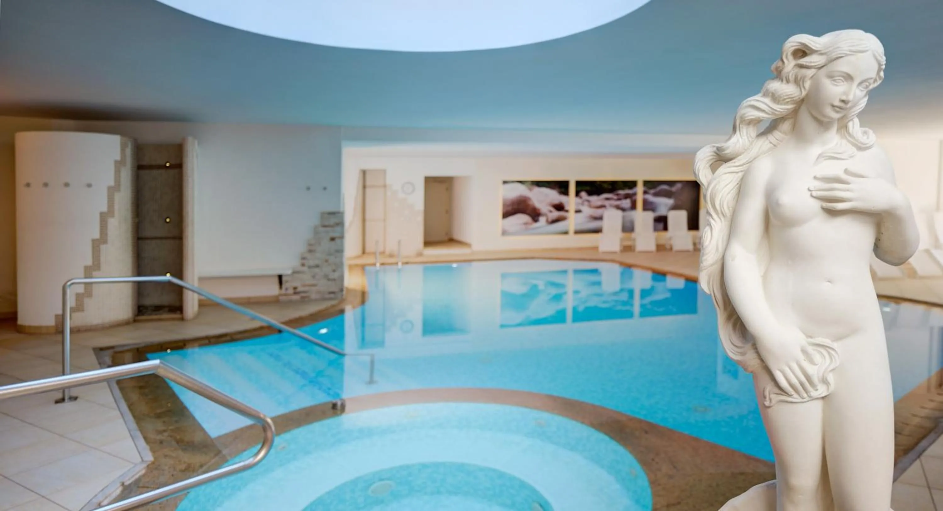 Hot Tub in Hotel Saltauserhof