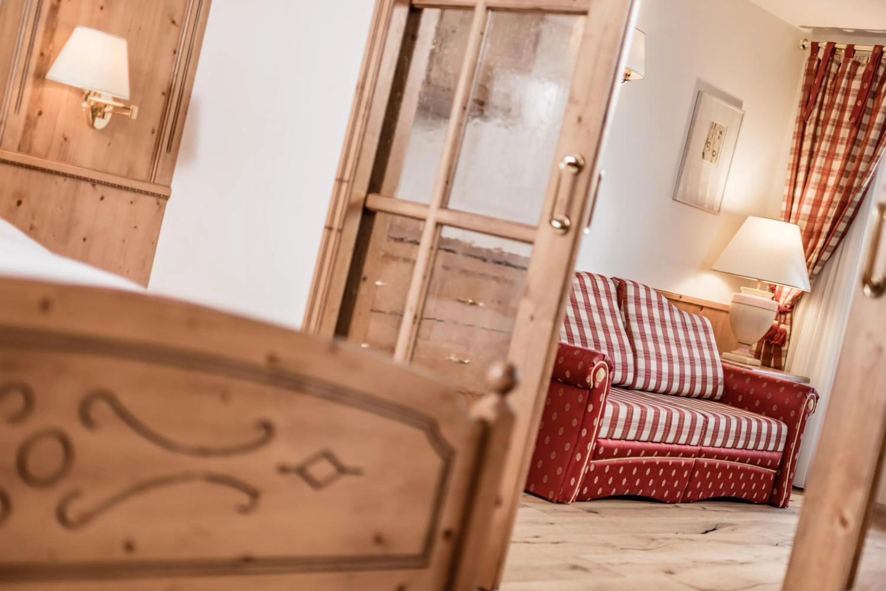 Living room, Bed in Hotel Saltauserhof