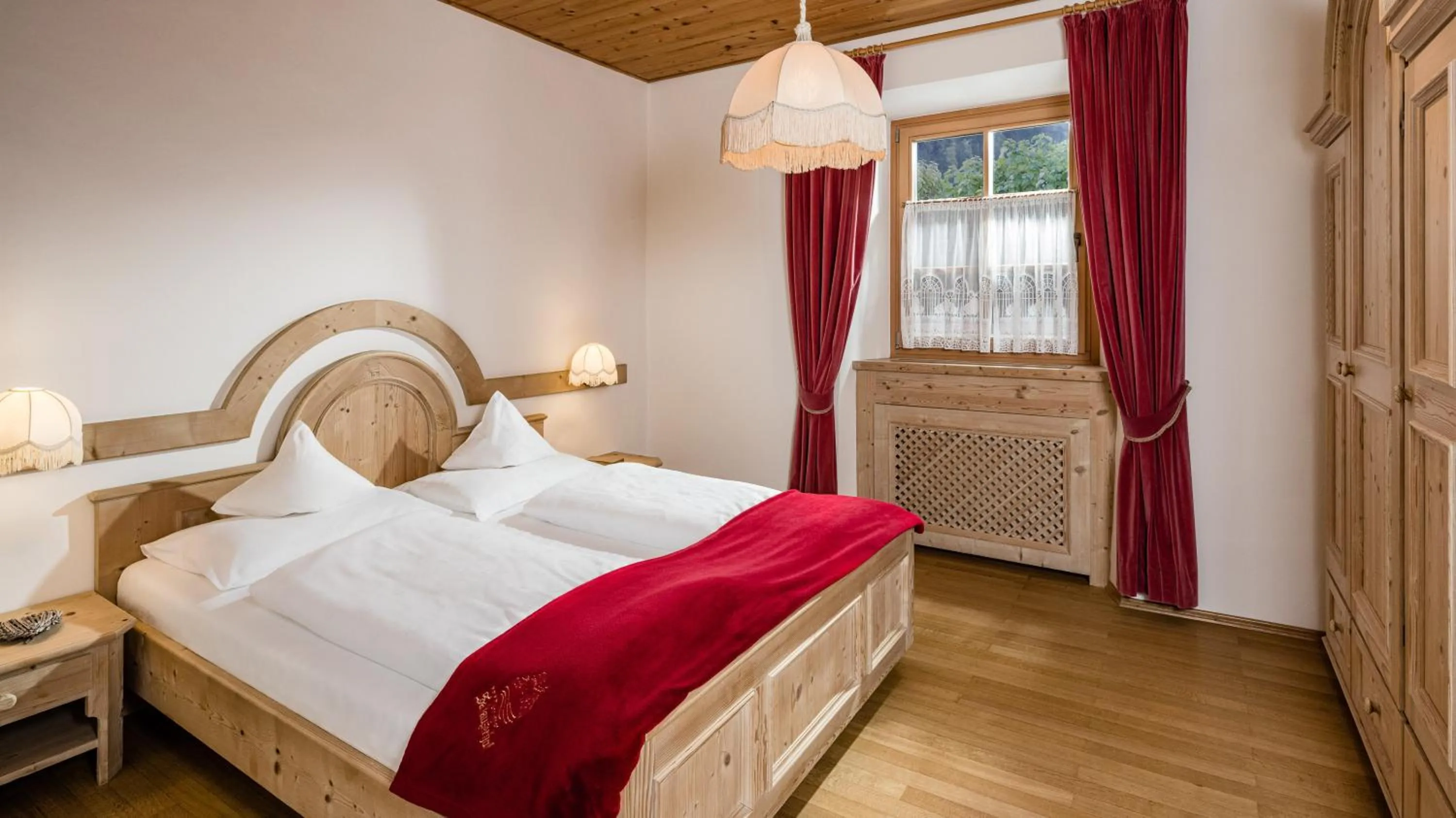 Bed in Hotel Saltauserhof