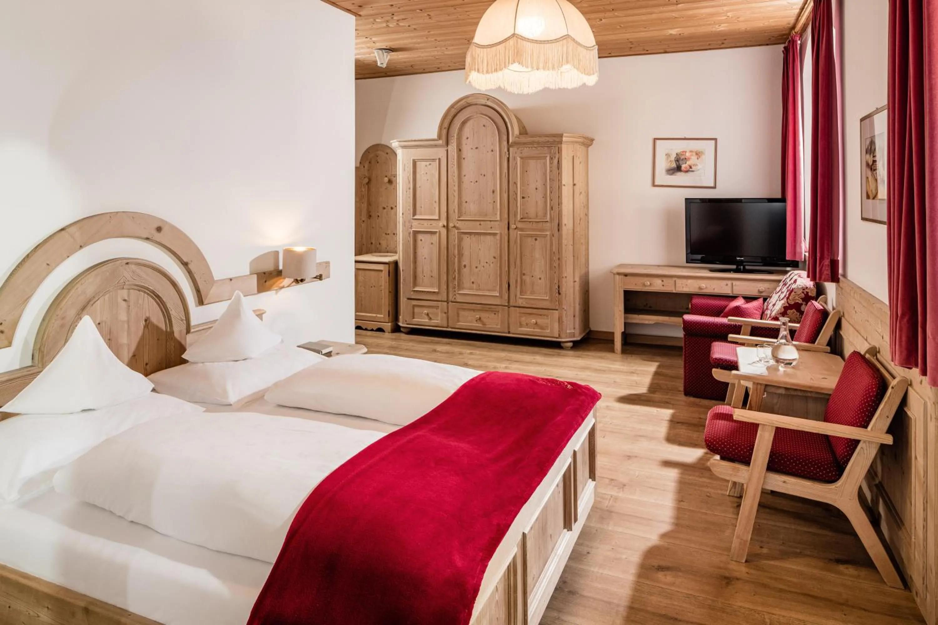 Photo of the whole room, Bed in Hotel Saltauserhof