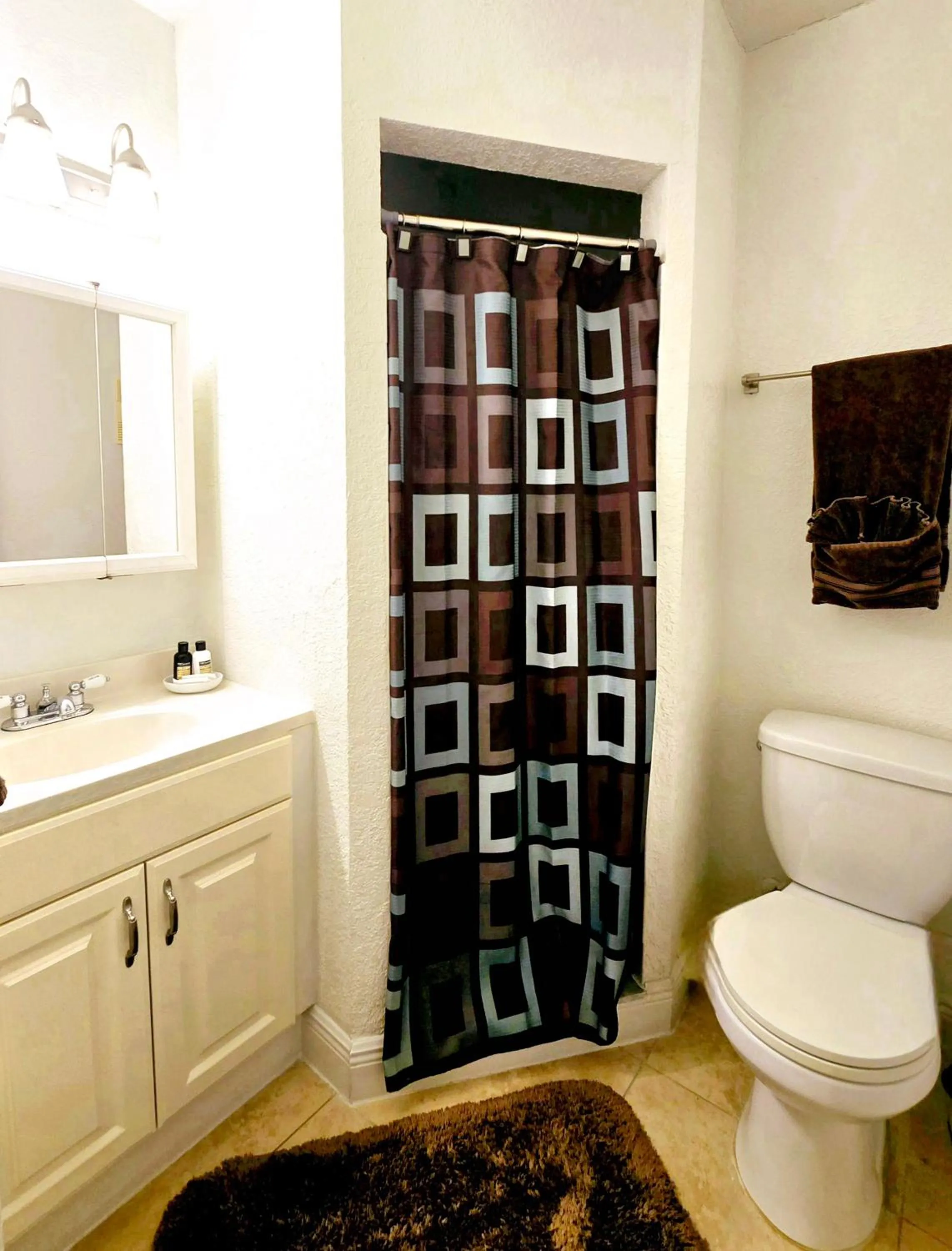 Shower in Beautiful Condo Close to Busch Gardens