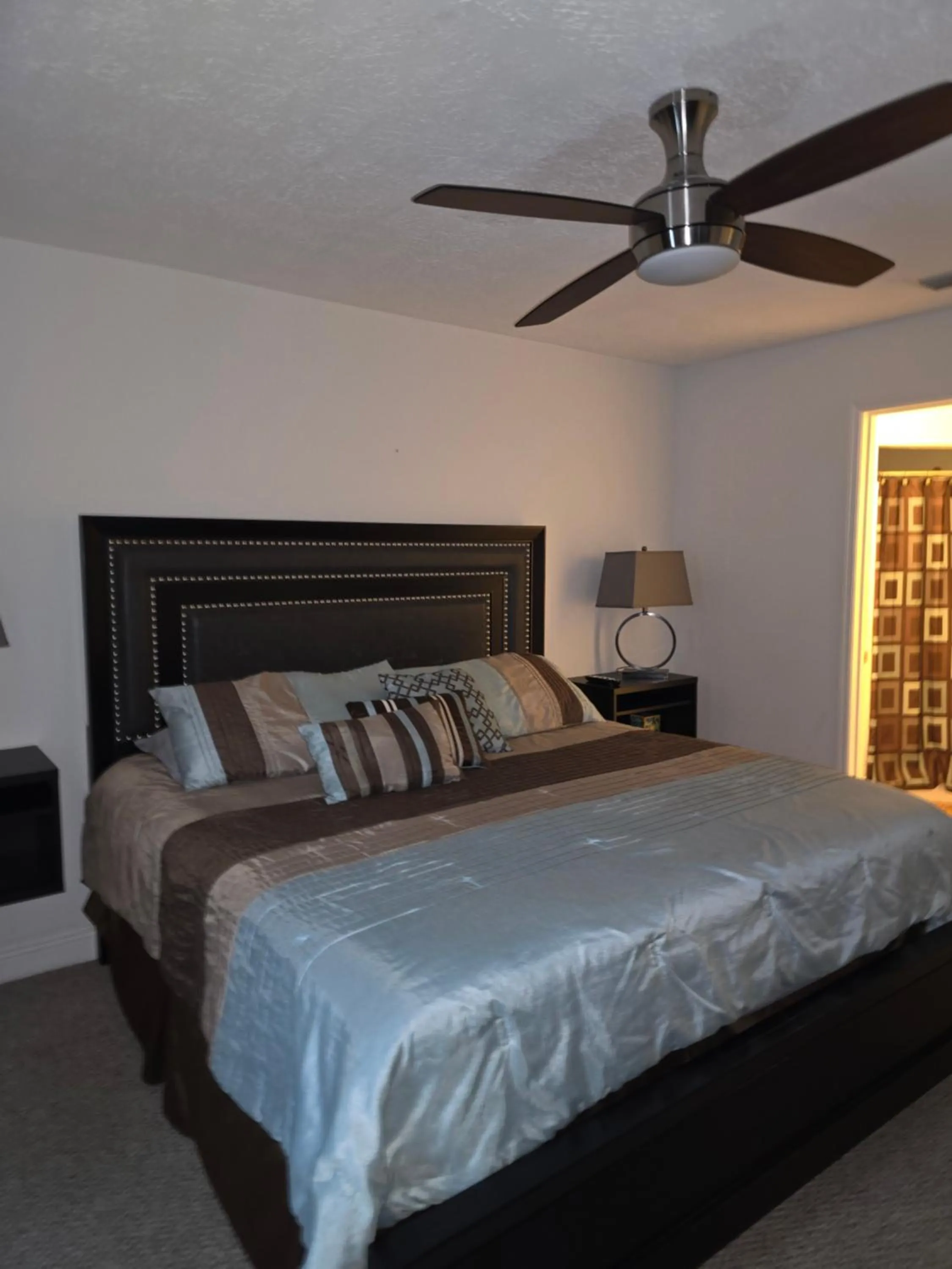Bed in Beautiful Condo Close to Busch Gardens