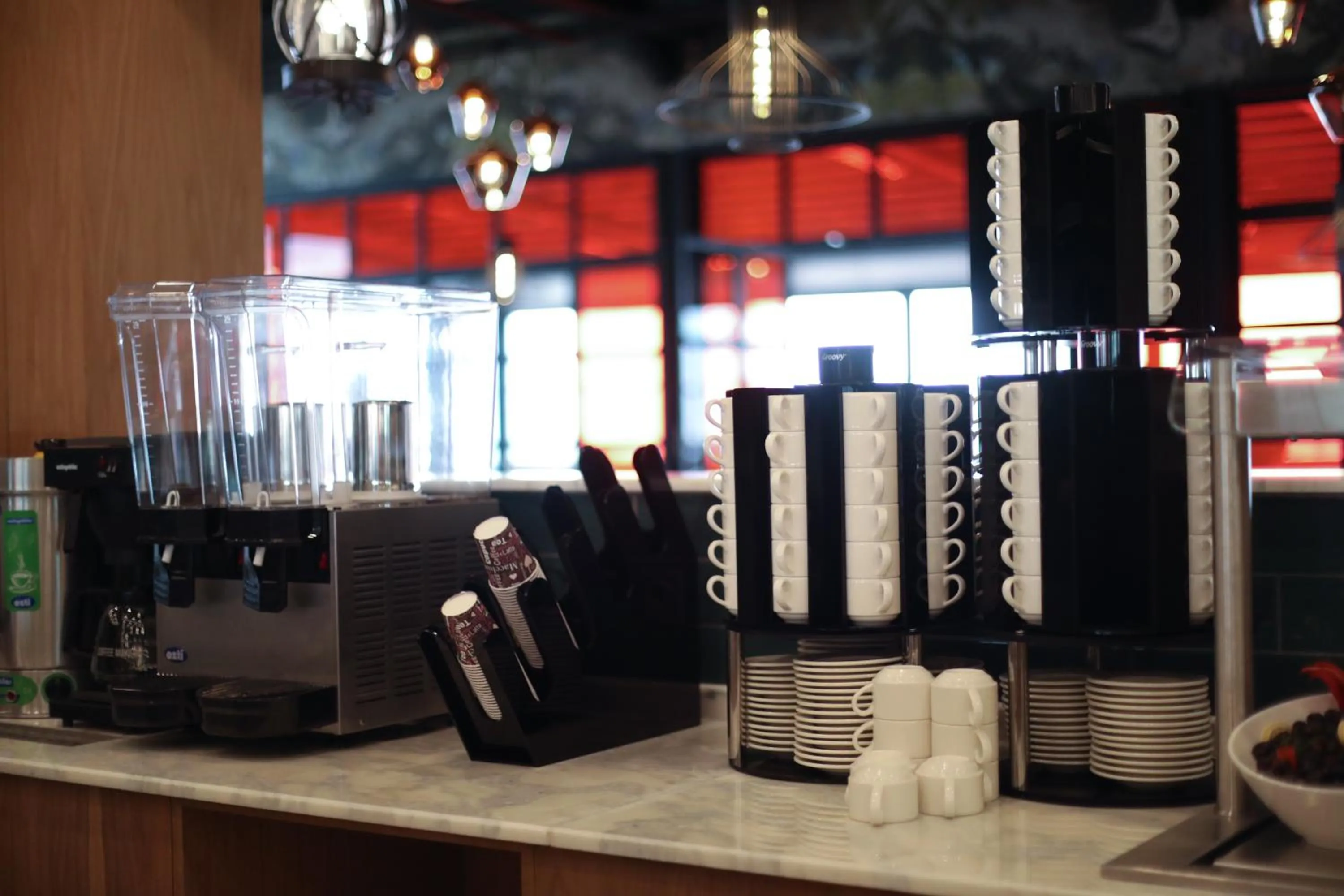 Restaurant/places to eat in Expoist Hotel