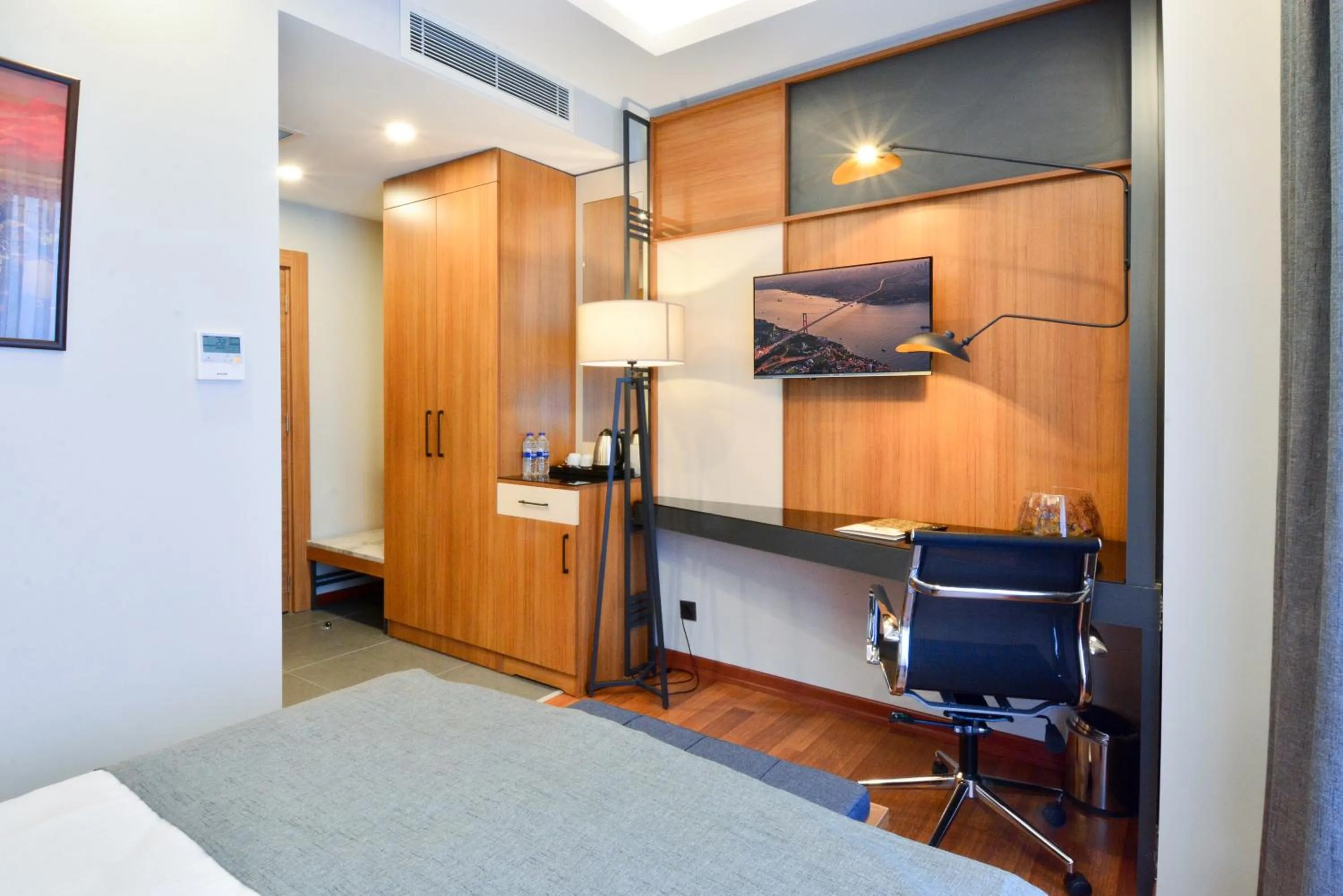 TV and multimedia, Bed in Expoist Hotel