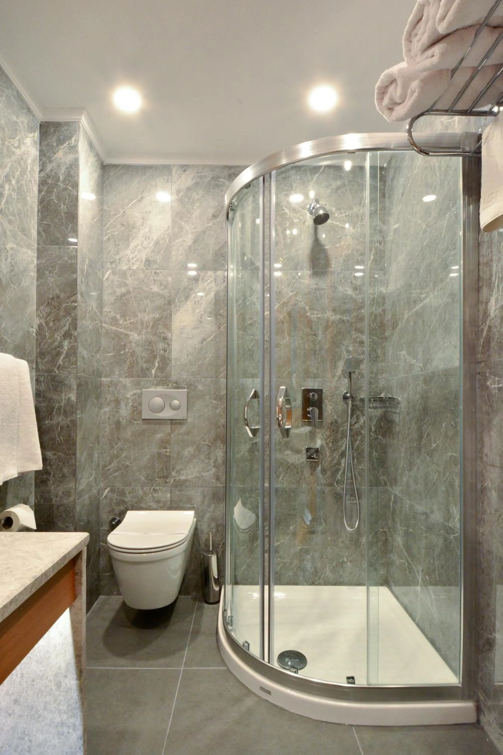 Toilet in Expoist Hotel