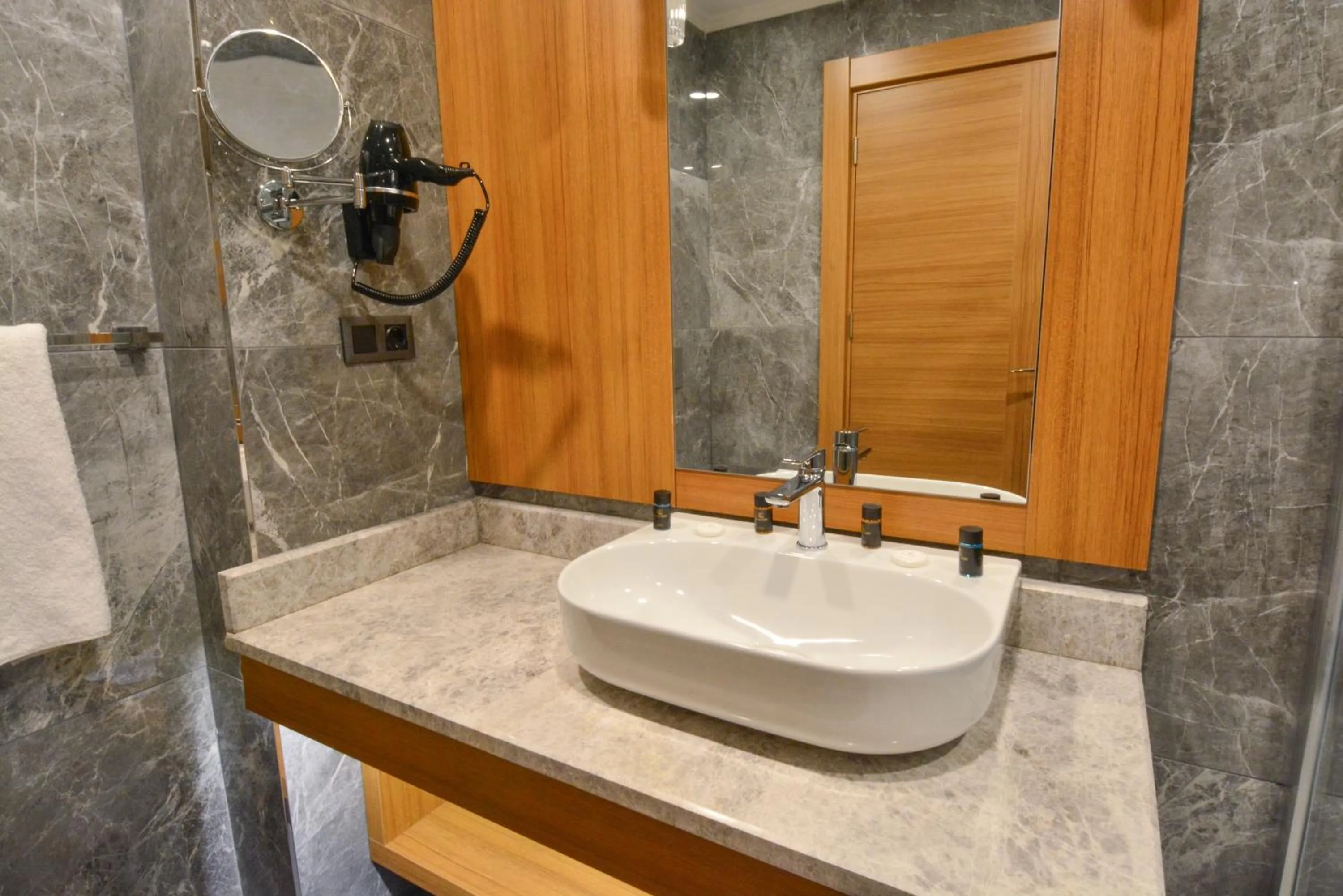 Bathroom in Expoist Hotel