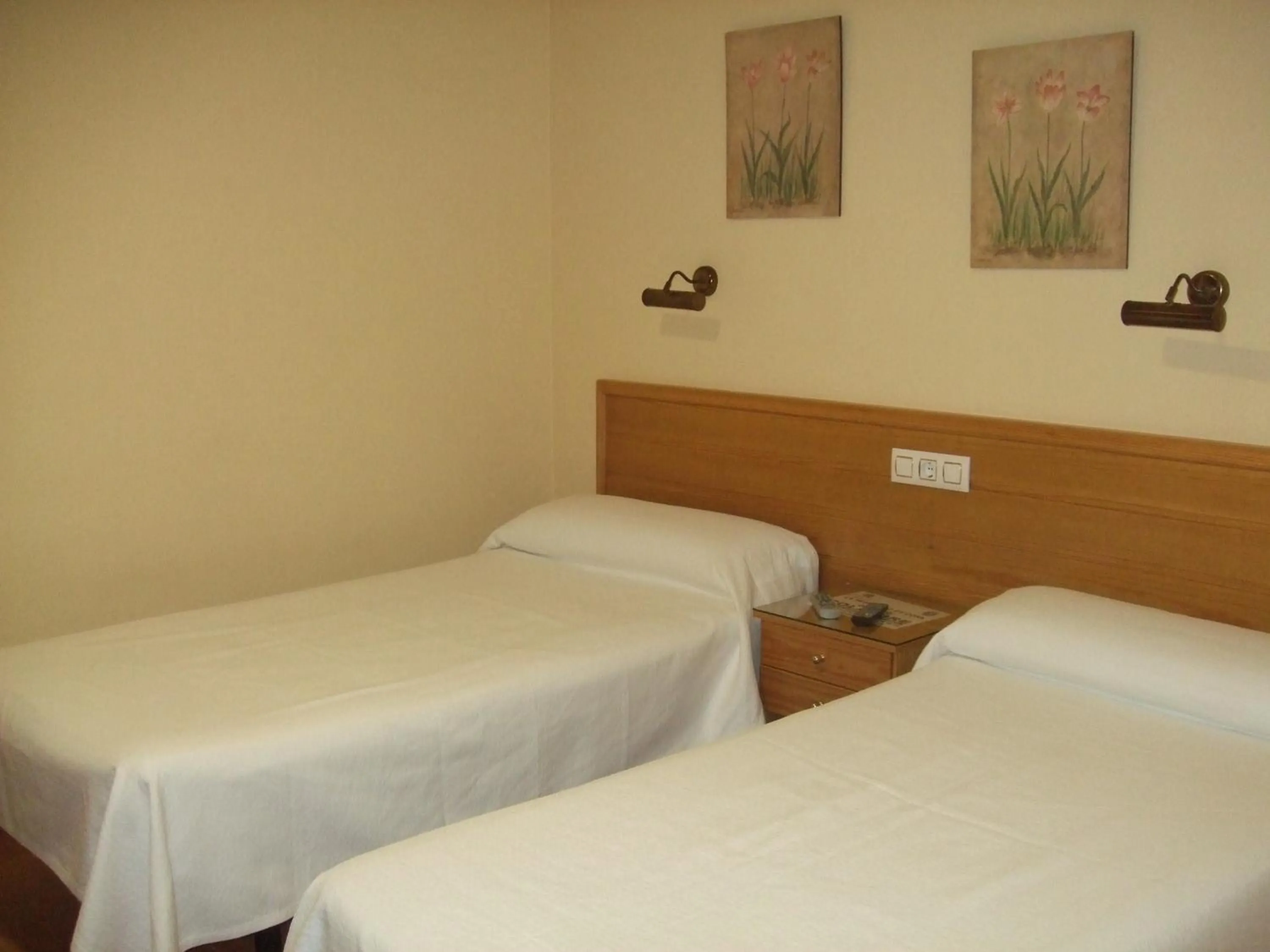 Photo of the whole room, Bed in Hotel Los Molinos