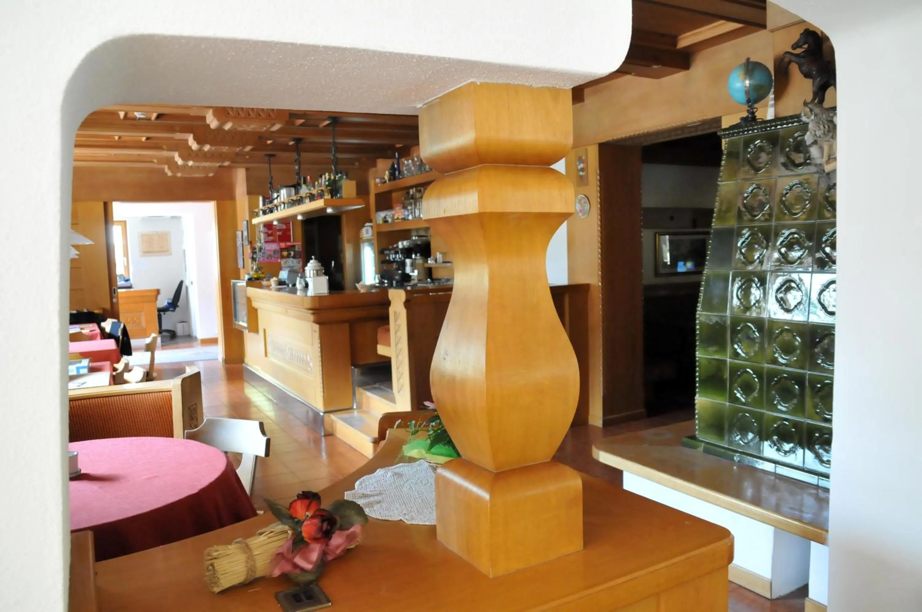 Restaurant/places to eat in Hotel Ciamol