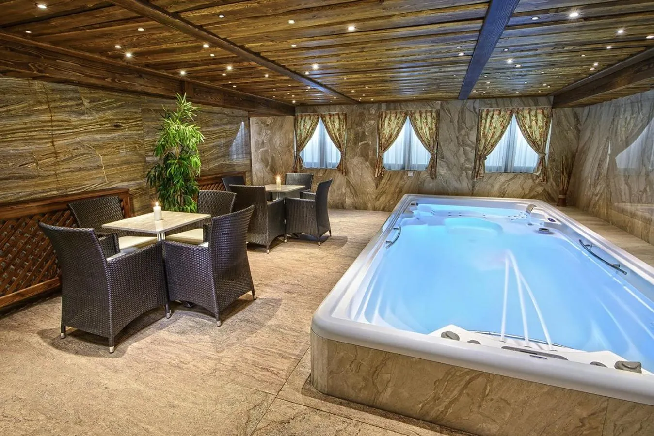 Hot Tub in Wellness Hotel Encian Donovaly