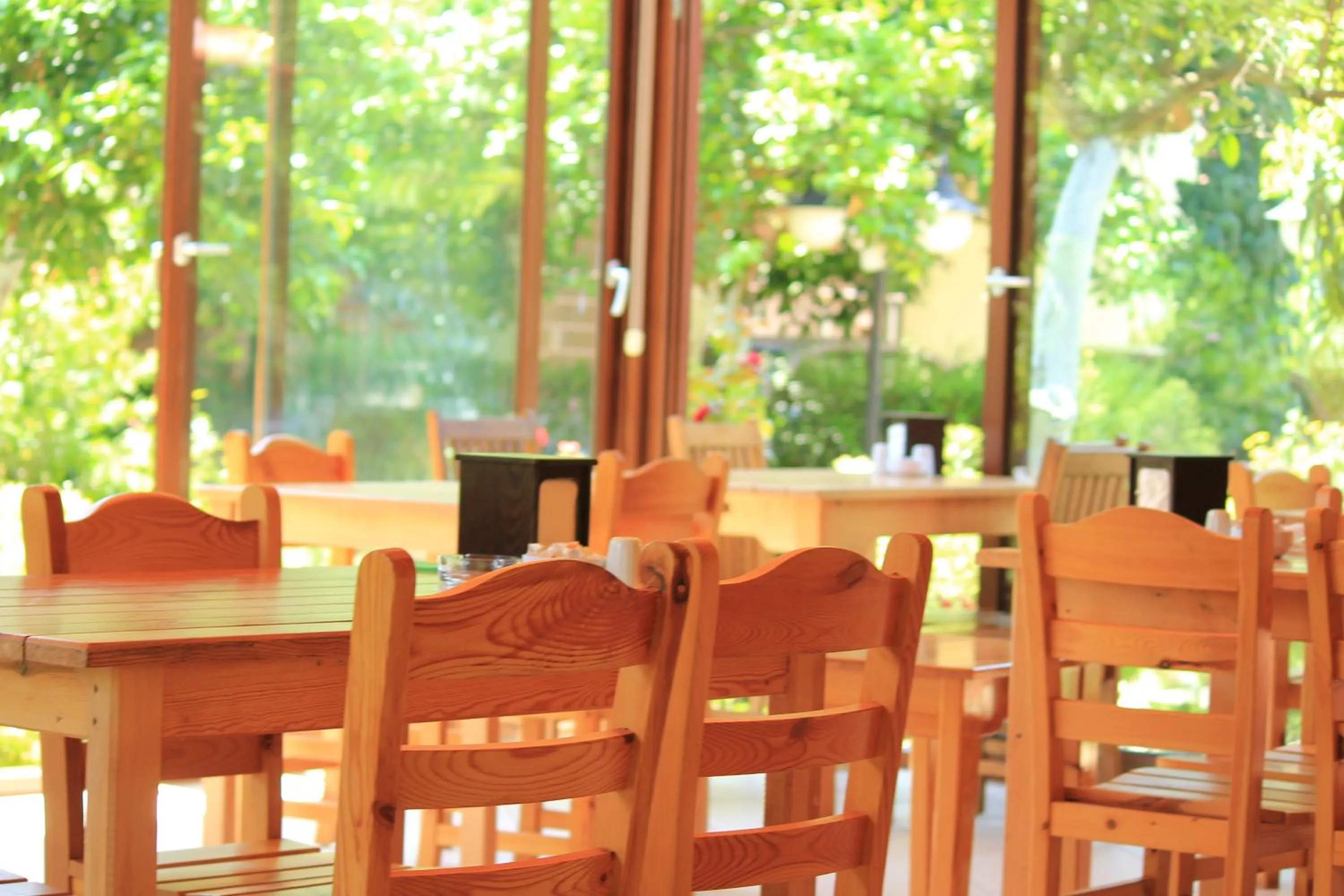 Restaurant/places to eat in Mercan Bungalow