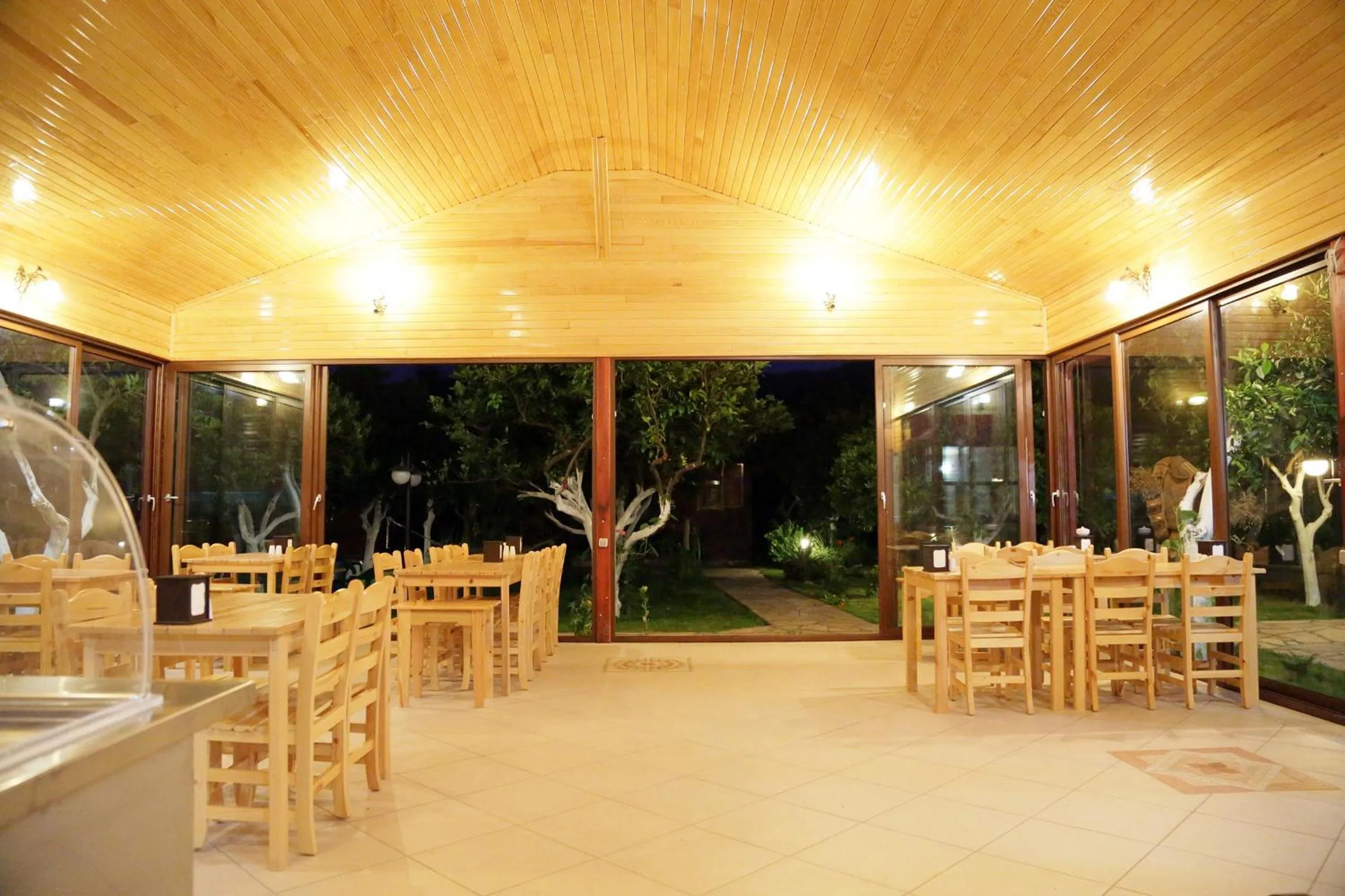 Restaurant/places to eat in Mercan Bungalow
