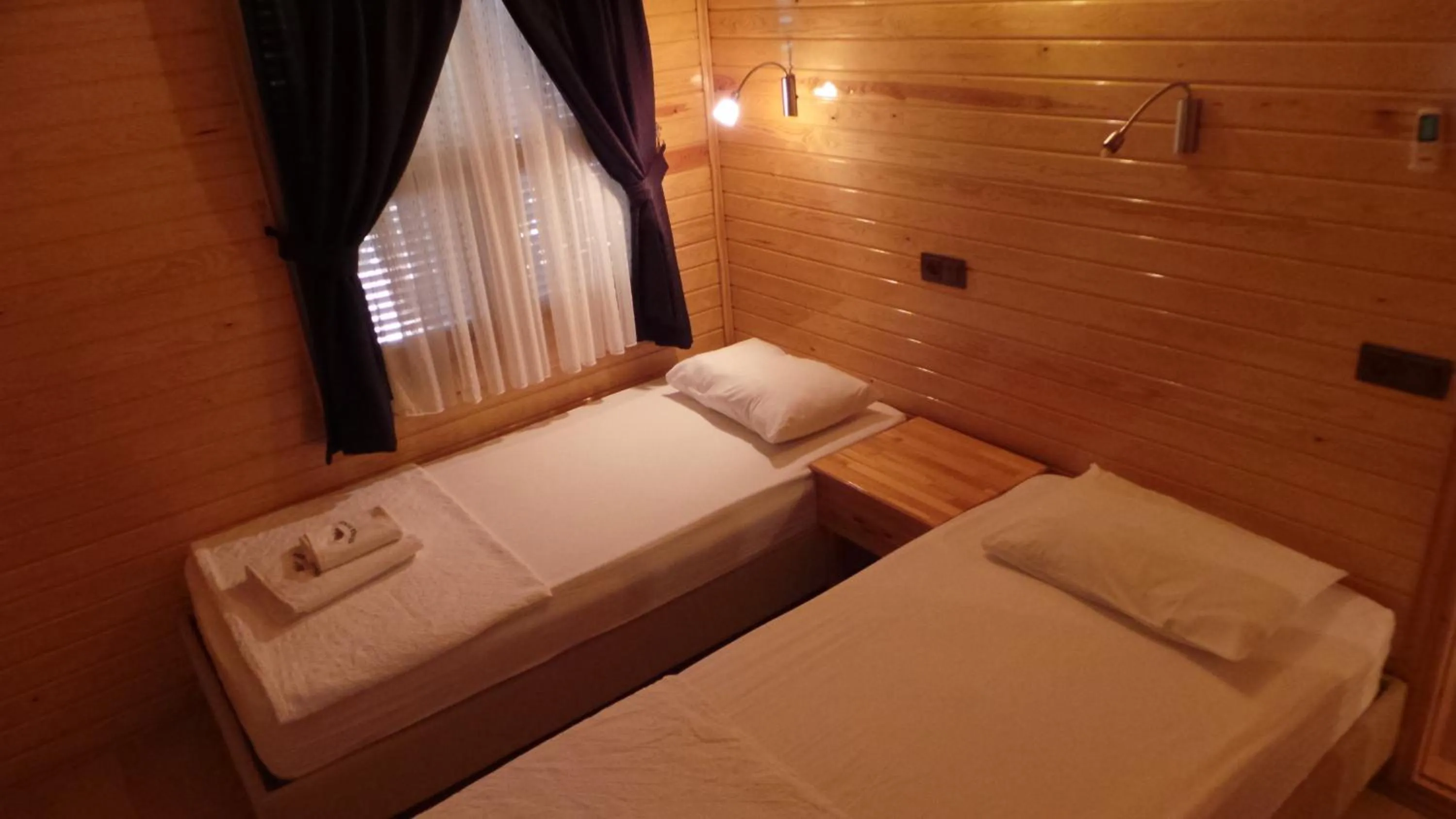 Photo of the whole room, Bed in Mercan Bungalow