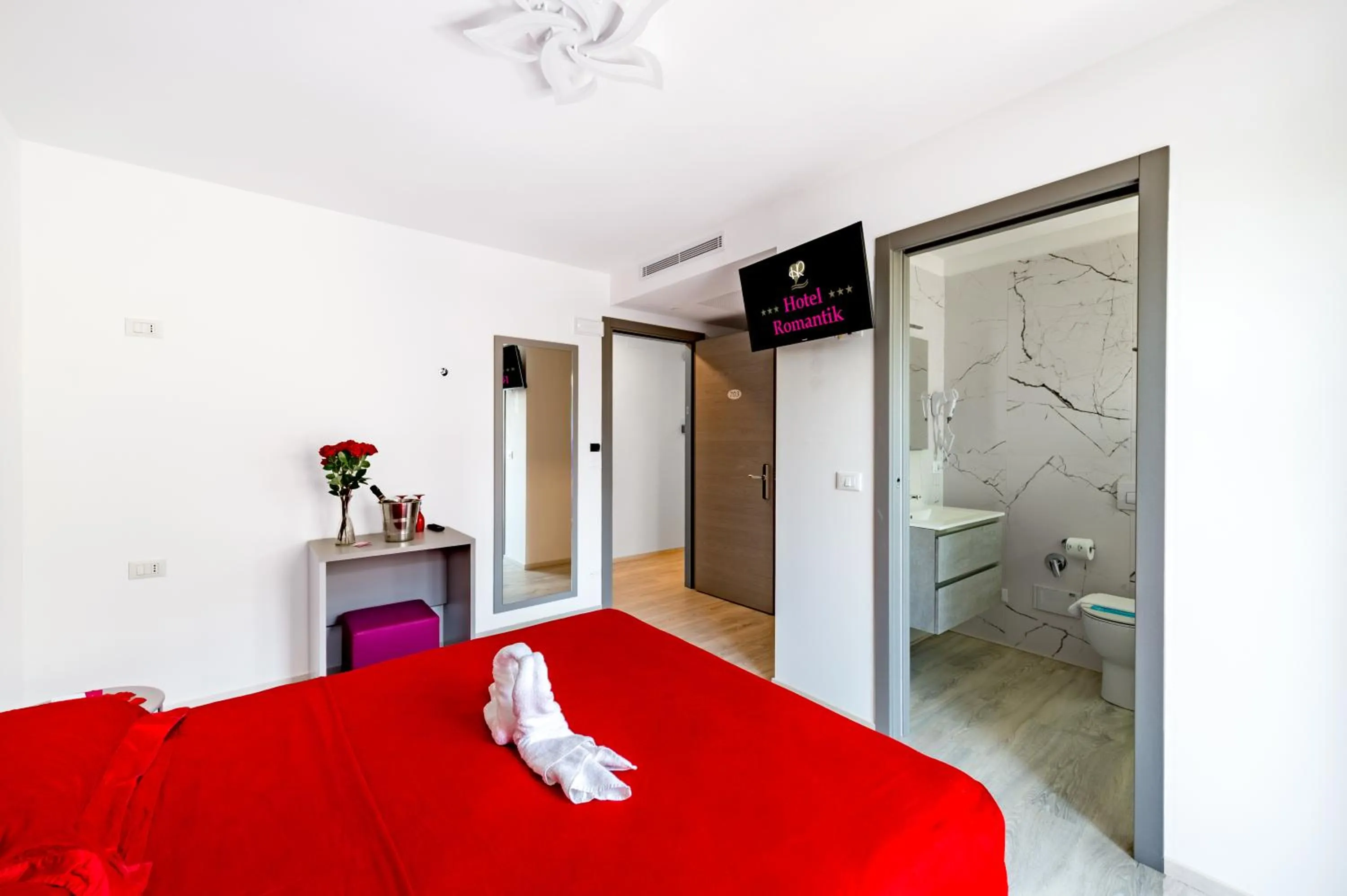 Bed in Hotel Romantik & Depandance