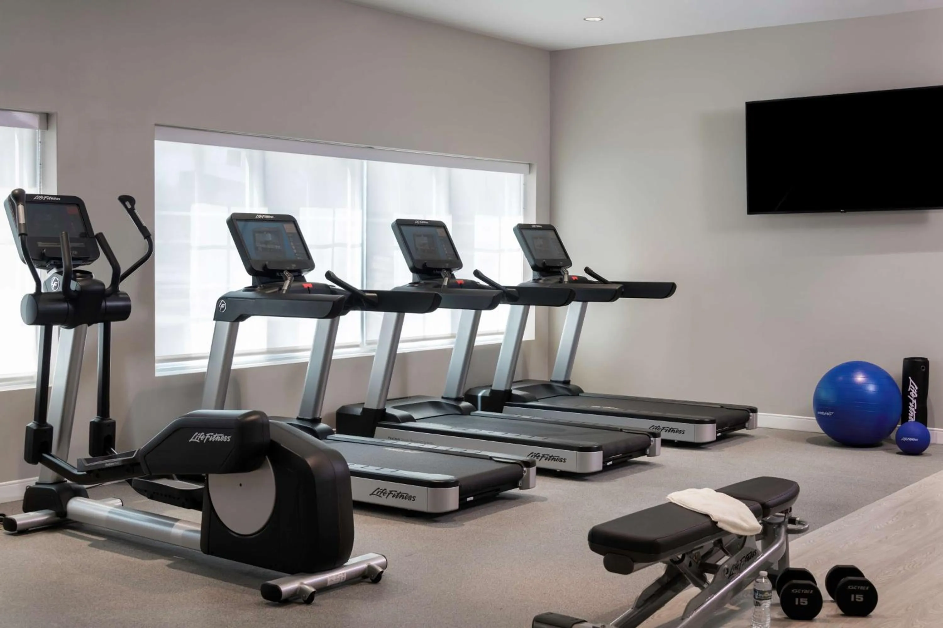Fitness centre/facilities in DoubleTree Suites by Hilton Naples