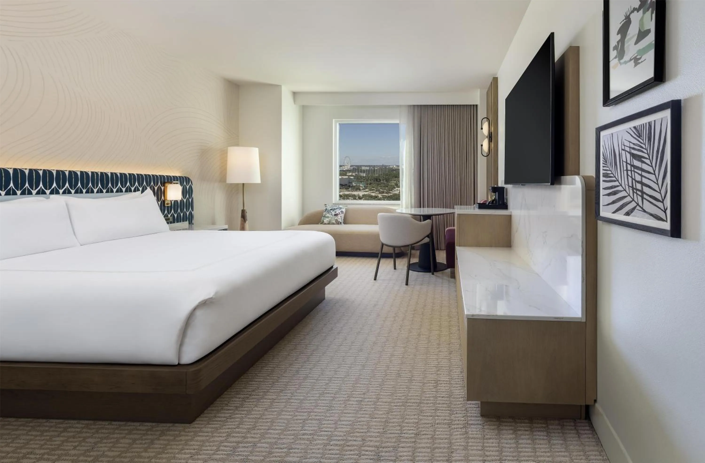 Photo of the whole room, Bed in Hilton Orlando