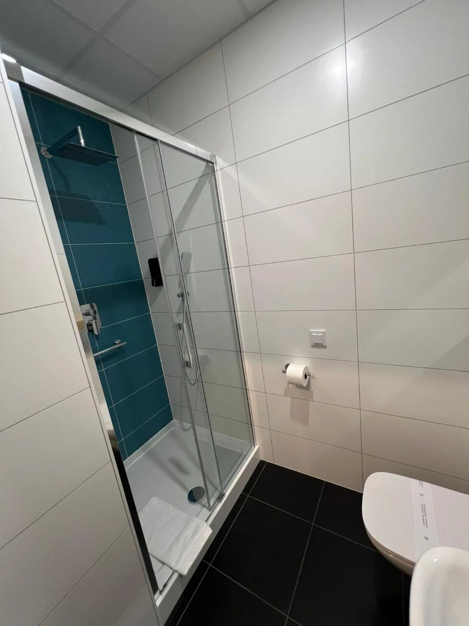 Shower in Hotel Traffic Poznań Stare Miasto