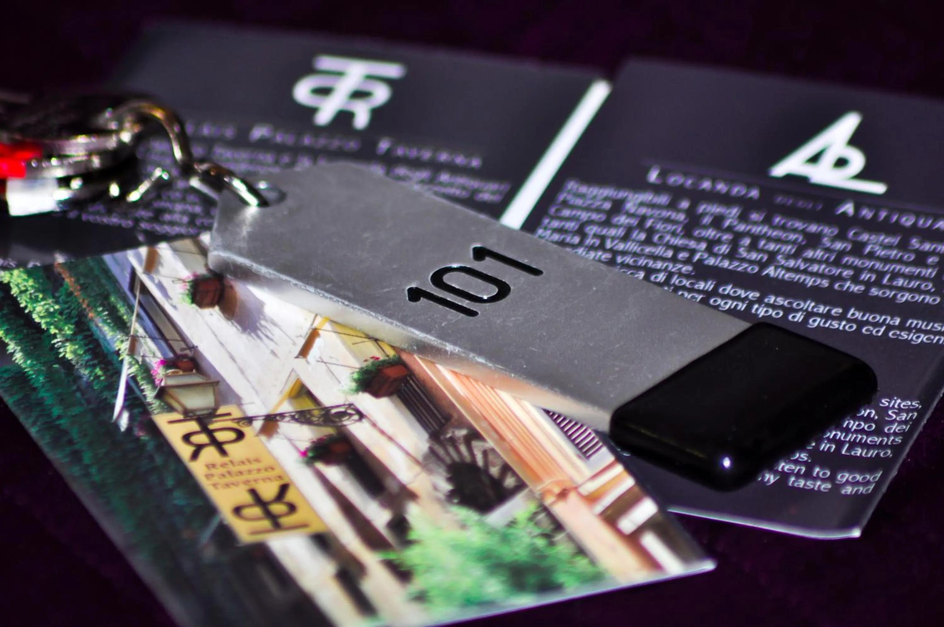 Decorative detail in Relais Palazzo Taverna