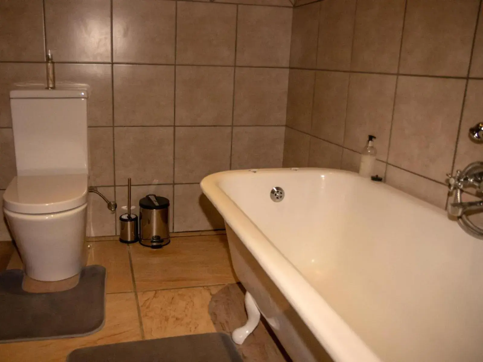 Deluxe Double Room with Bath - single occupancy in Donsveertjie Gasteplaas & Venue Deluxe Double Room with Bath - single occupancy in Donsveertjie Gasteplaas & Venue