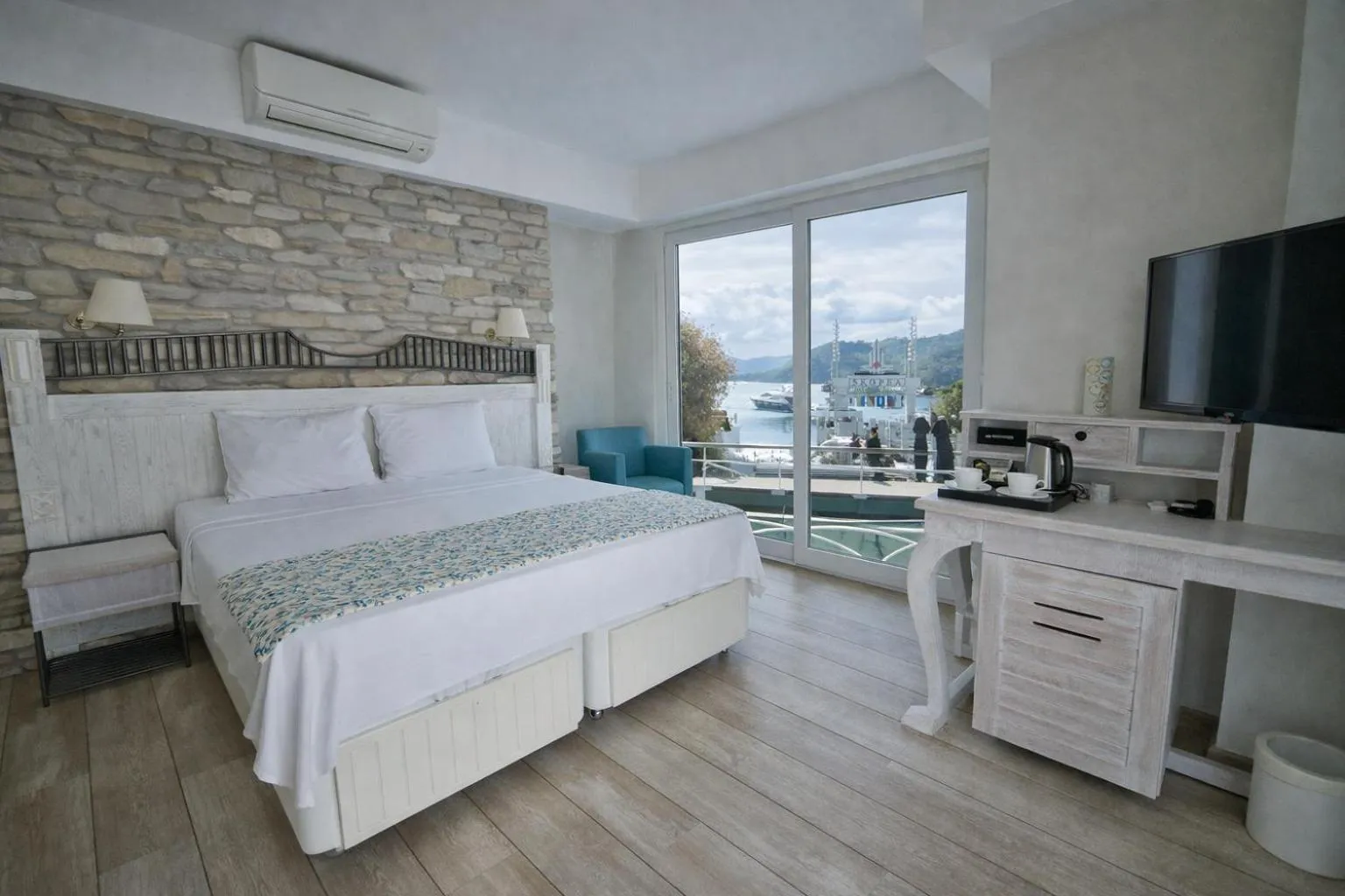 Sea view, Bed in Dedeminn Marina Hotel