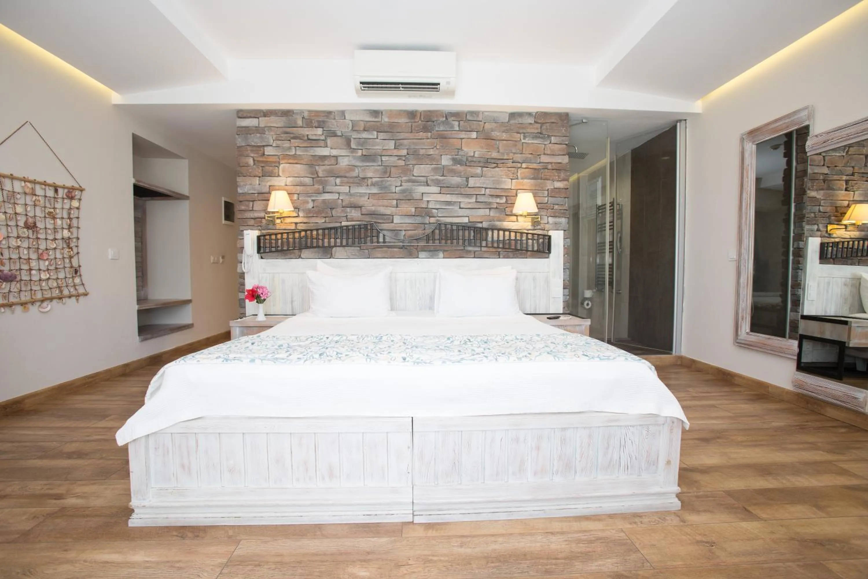 Bedroom, Bed in Dedeminn Marina Hotel