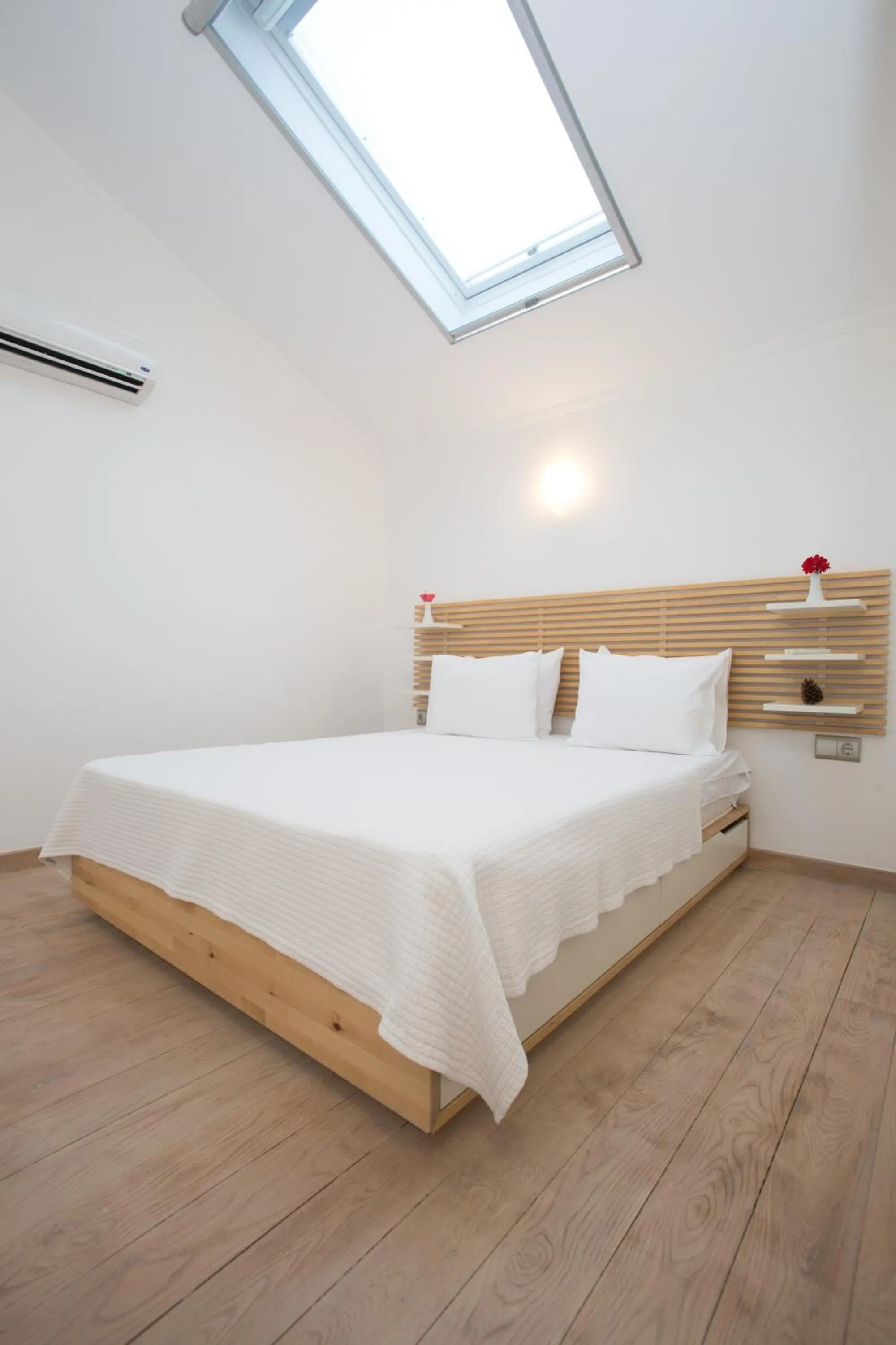 Spring, Bed in Dedeminn Marina Hotel