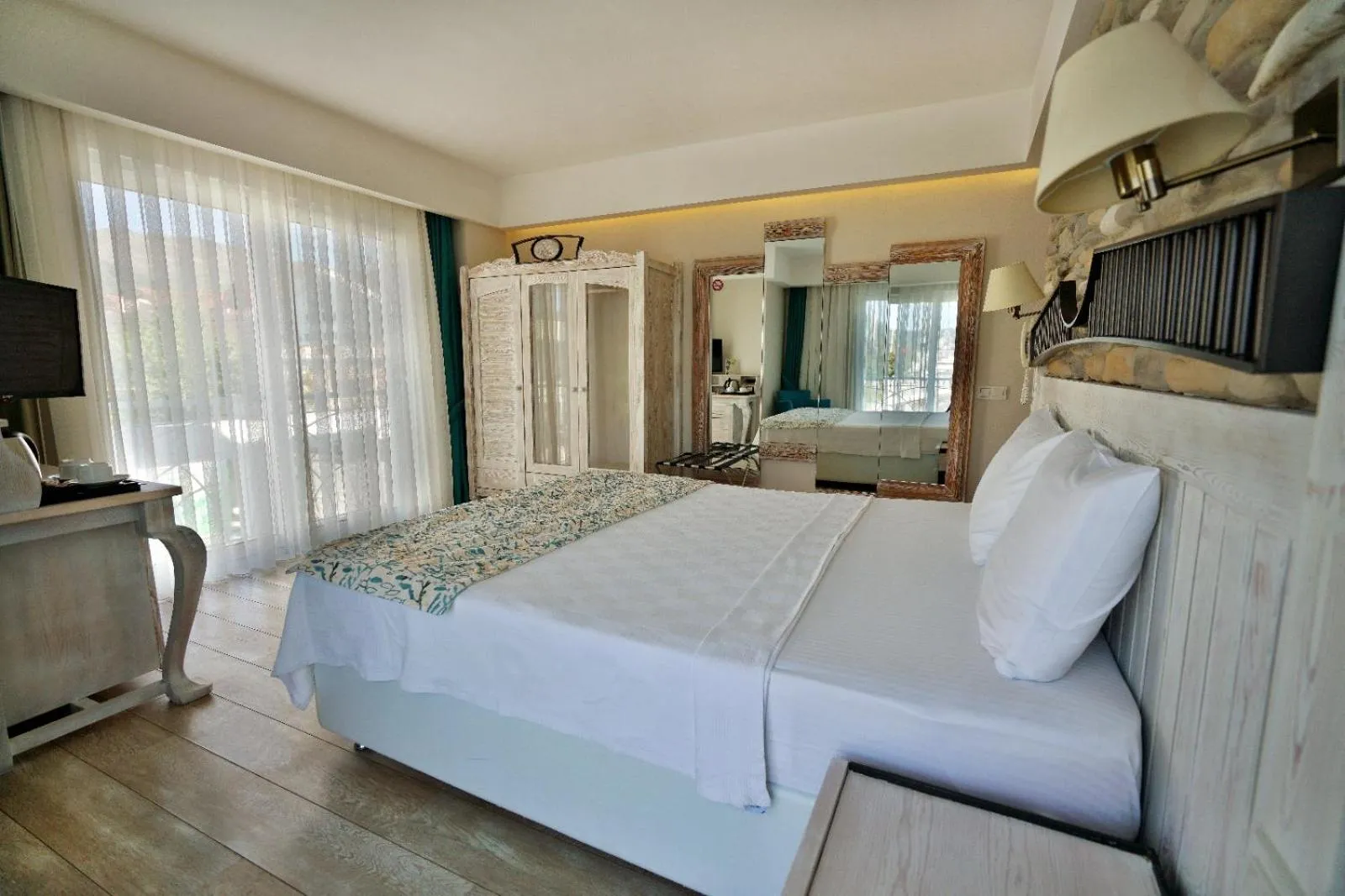 Bed in Dedeminn Marina Hotel