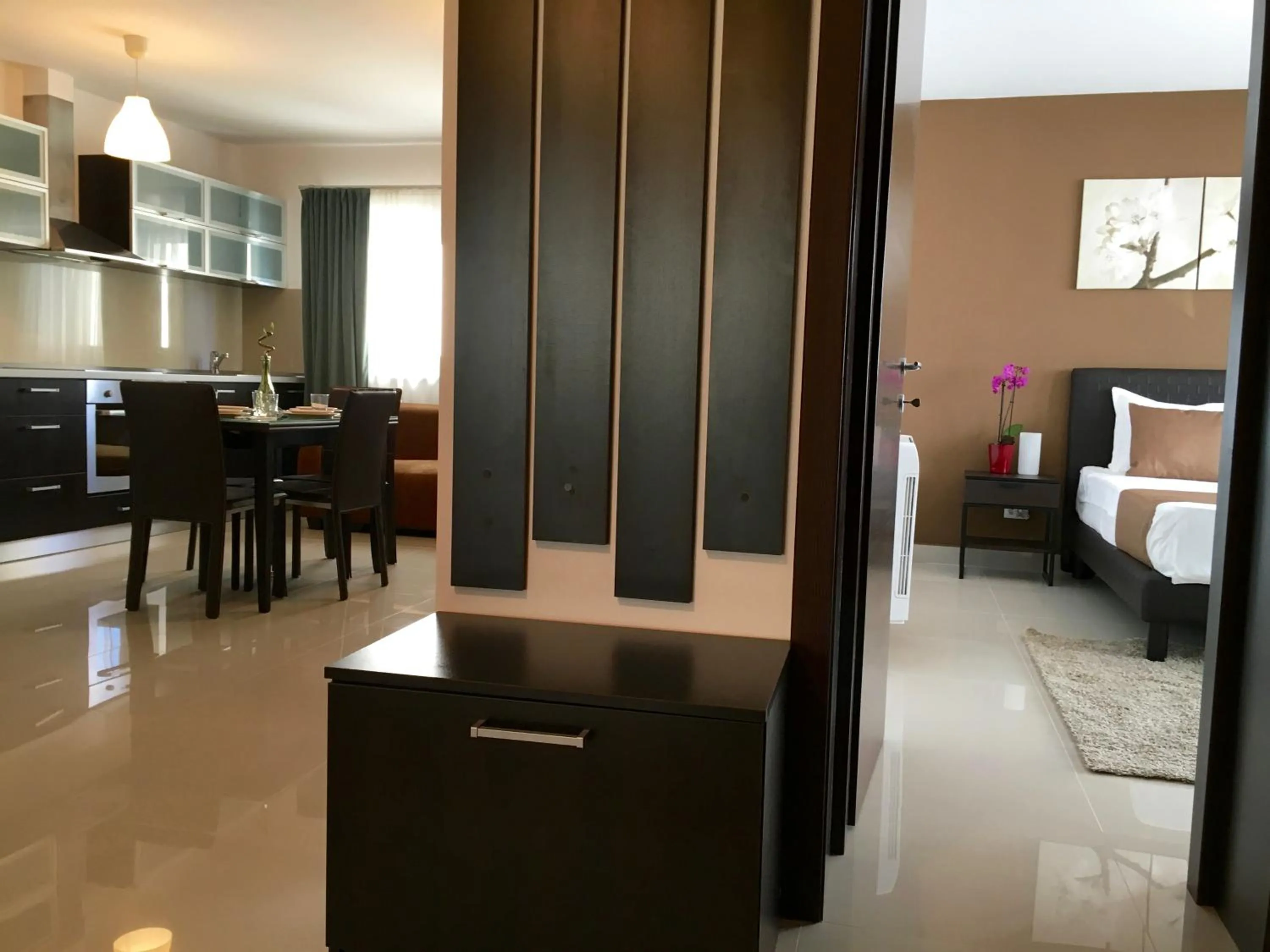 Area and facilities in Elysium