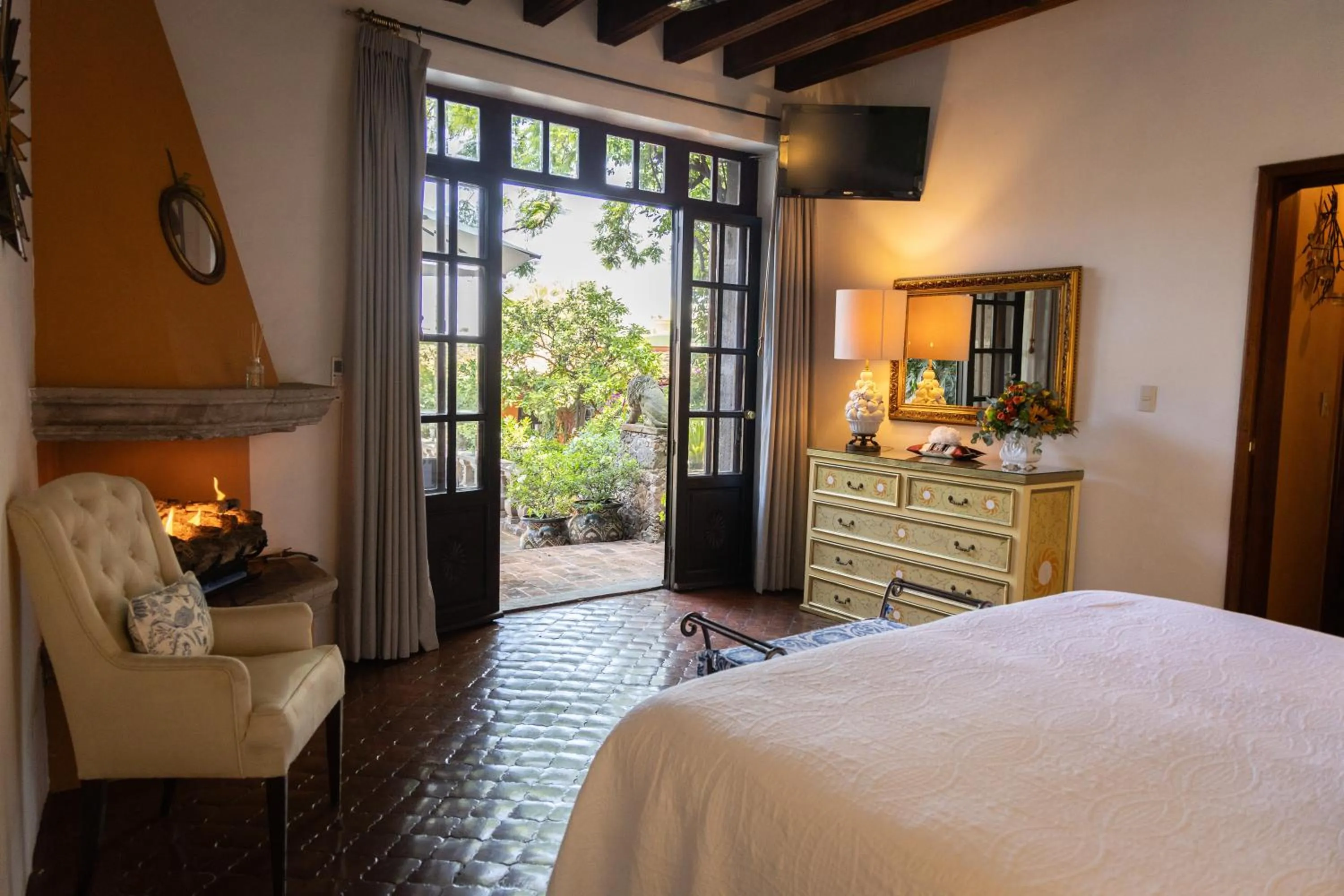 Photo of the whole room, Bed in Casa Schuck Boutique Hotel
